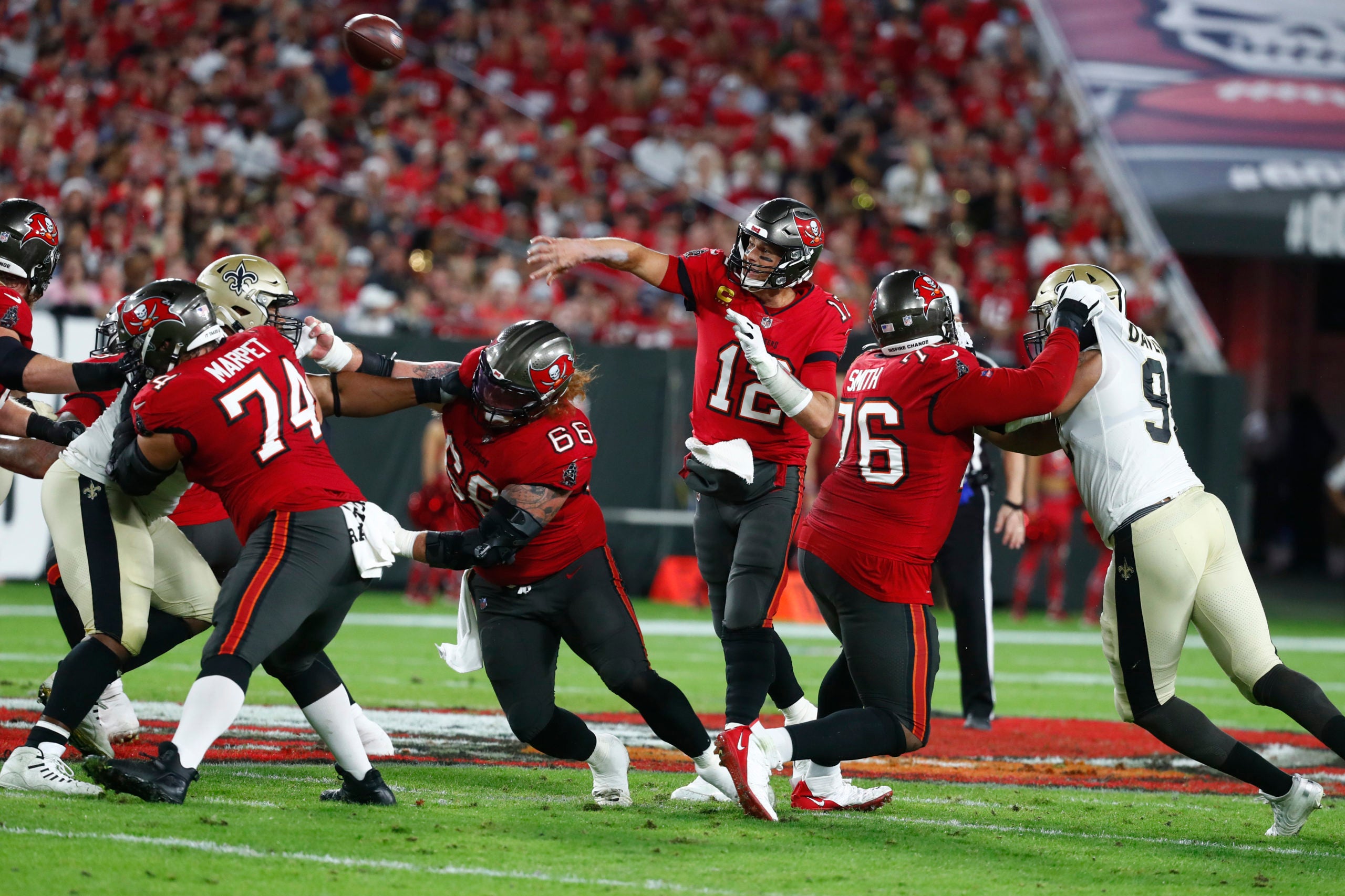 Drew Brees, TOM BRADY Saints