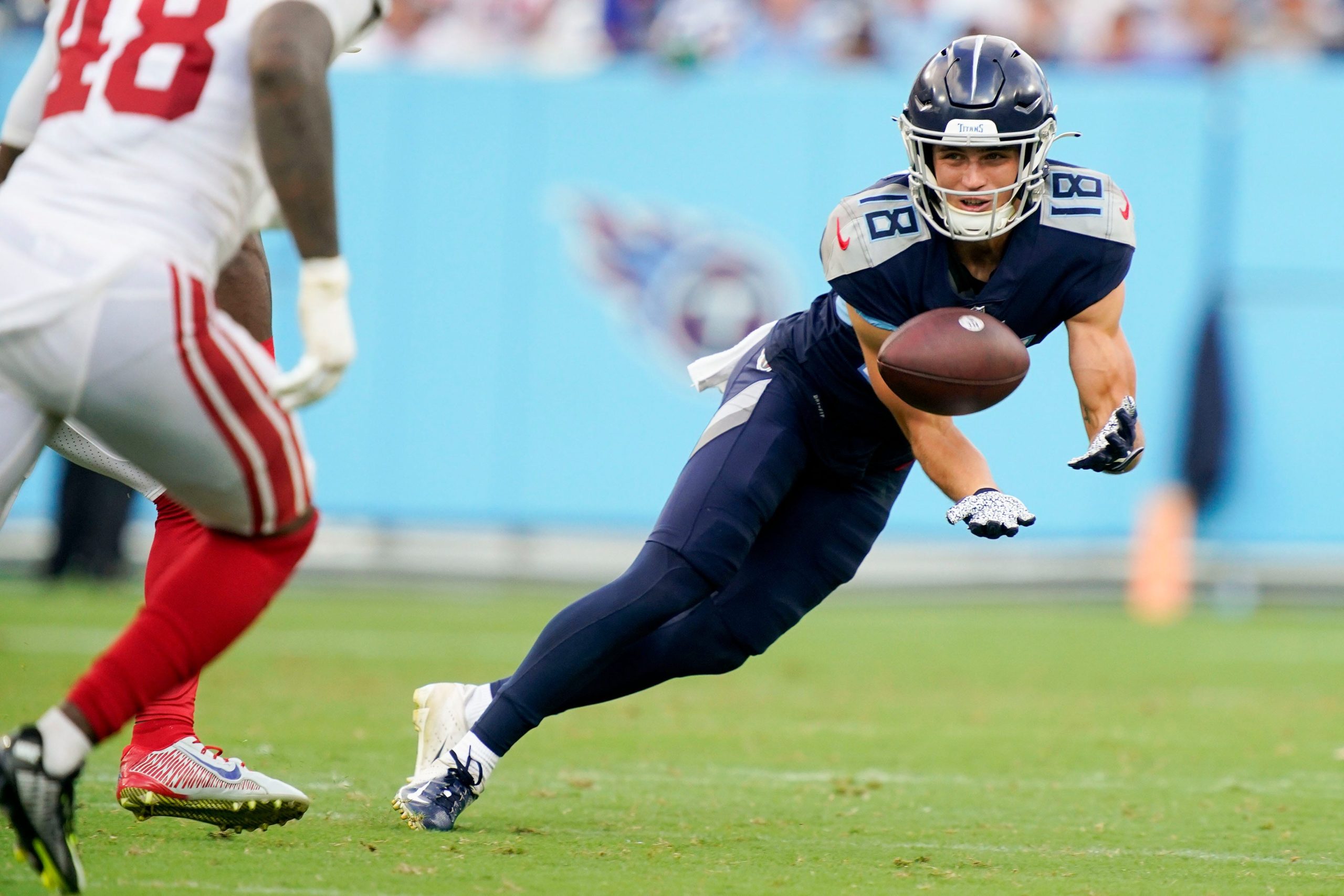 Titans wide receiver Kyle Philips pulls in a first down catch during the third quarter. Syndication The Tennessean