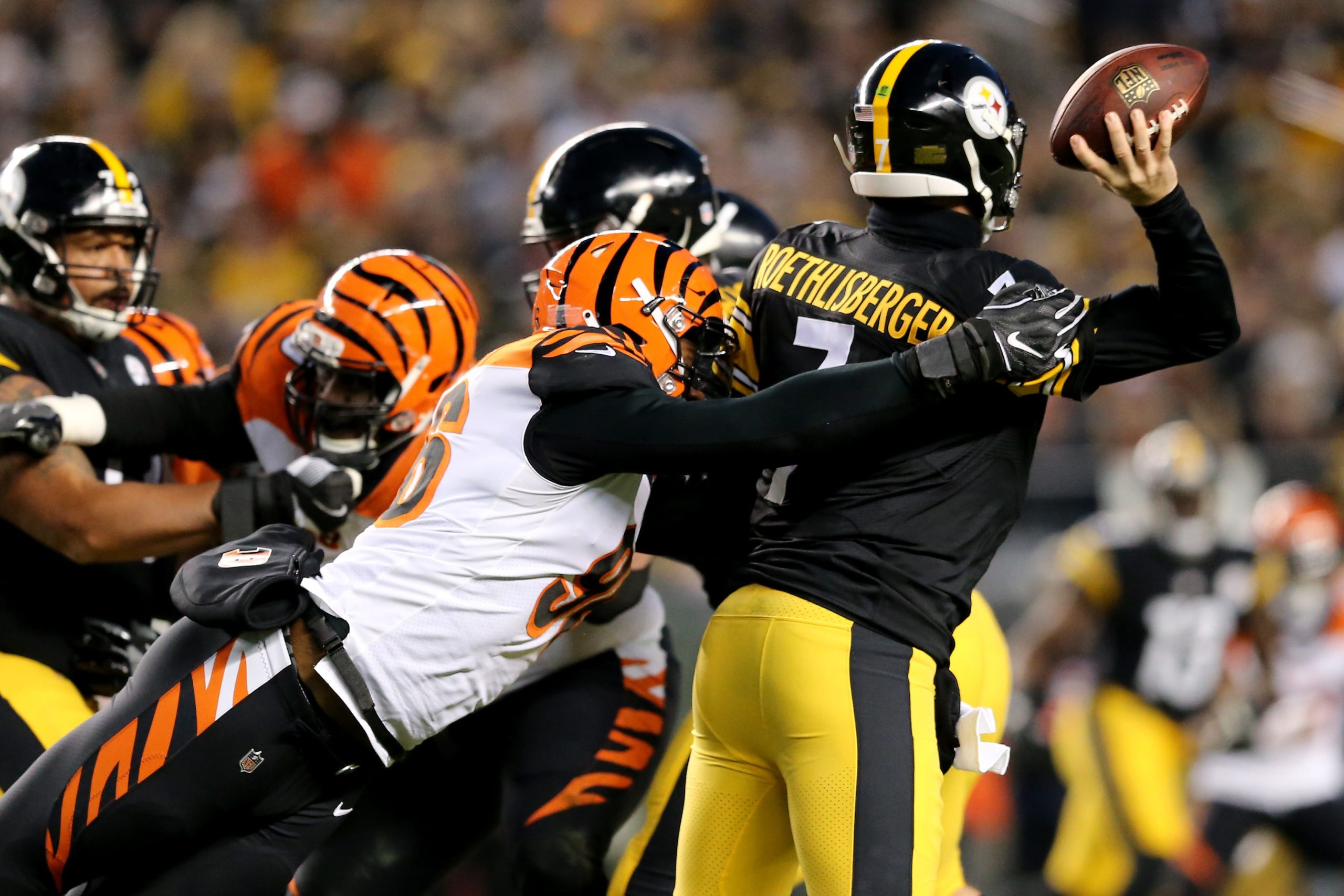 Cincinnati Bengals defensive end Carlos Dunlap (96) pressures Pittsburgh Steelers quarterback Ben Roethlisberger (7) in the second quarter of a Week 17 NFL football game, Sunday, Dec. 30, 2018, at Heinz Field in Pittsburgh. Cincinnati Bengals At Pittsburgh Steelers 12 30 2018