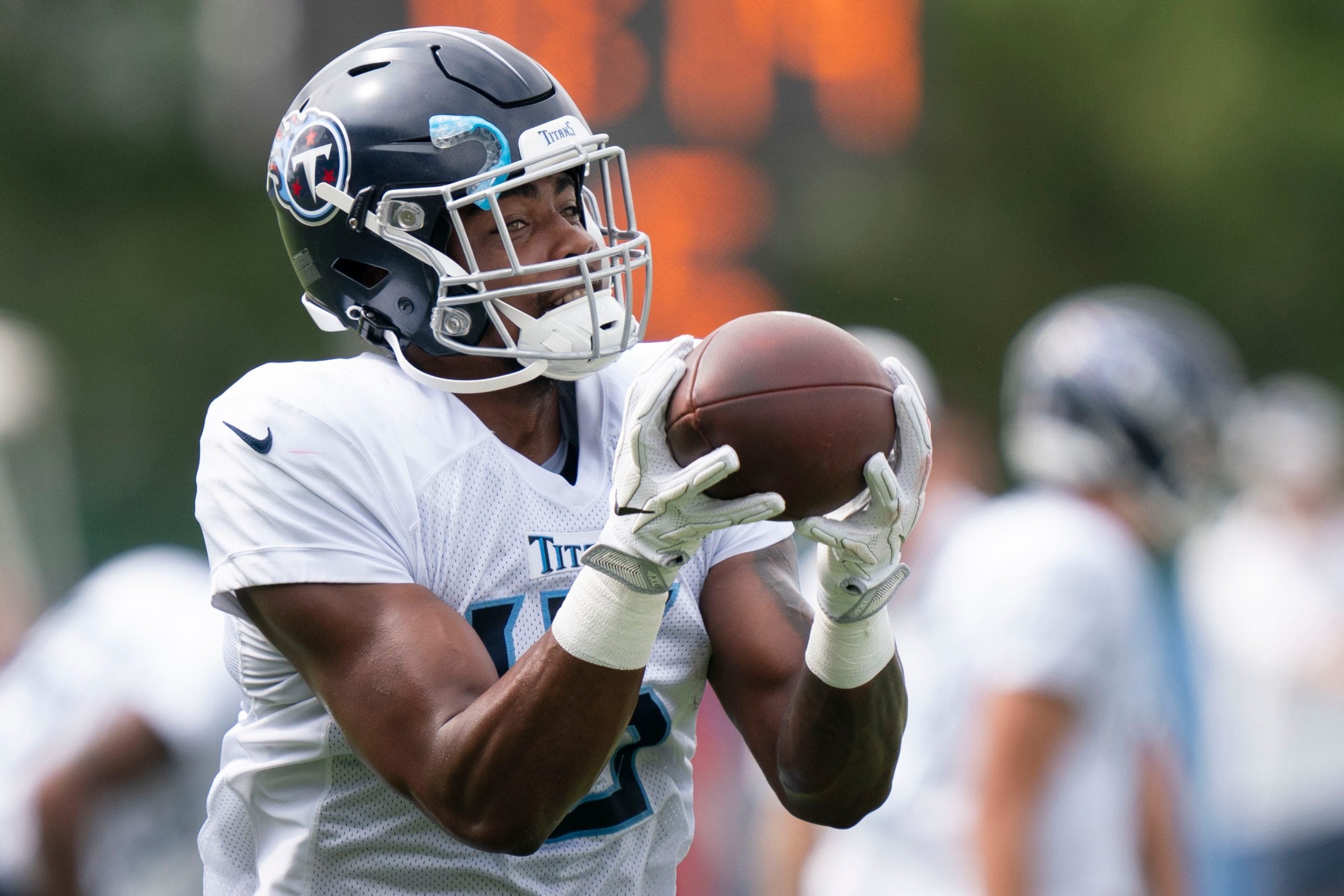 Tennessee Titans wide receiver Treylon Burks (16) pulls in a catch during a training camp practice at Ascension Saint Thomas Sports Park Monday, Aug. 1, 2022, in Nashville, Tenn. Nas 0801 Titans 017