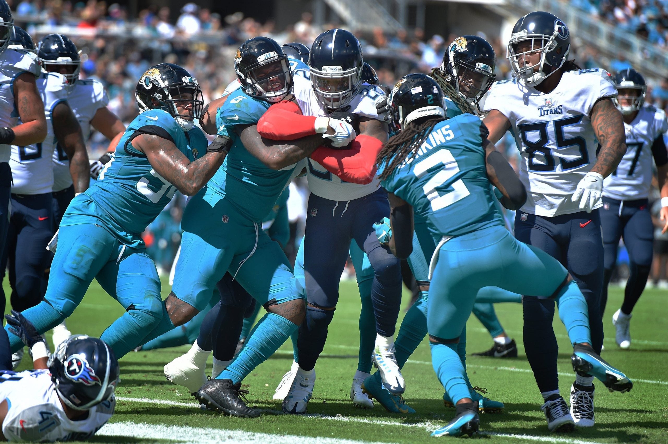 Tennessee Titans running back Derrick Henry (22) punches through the Jaguars defense for an early second quarter touchdown on October 10, 2021.  [Bob Self/Florida Times-Union] Jki 101021 Jaguarsvstitans 5