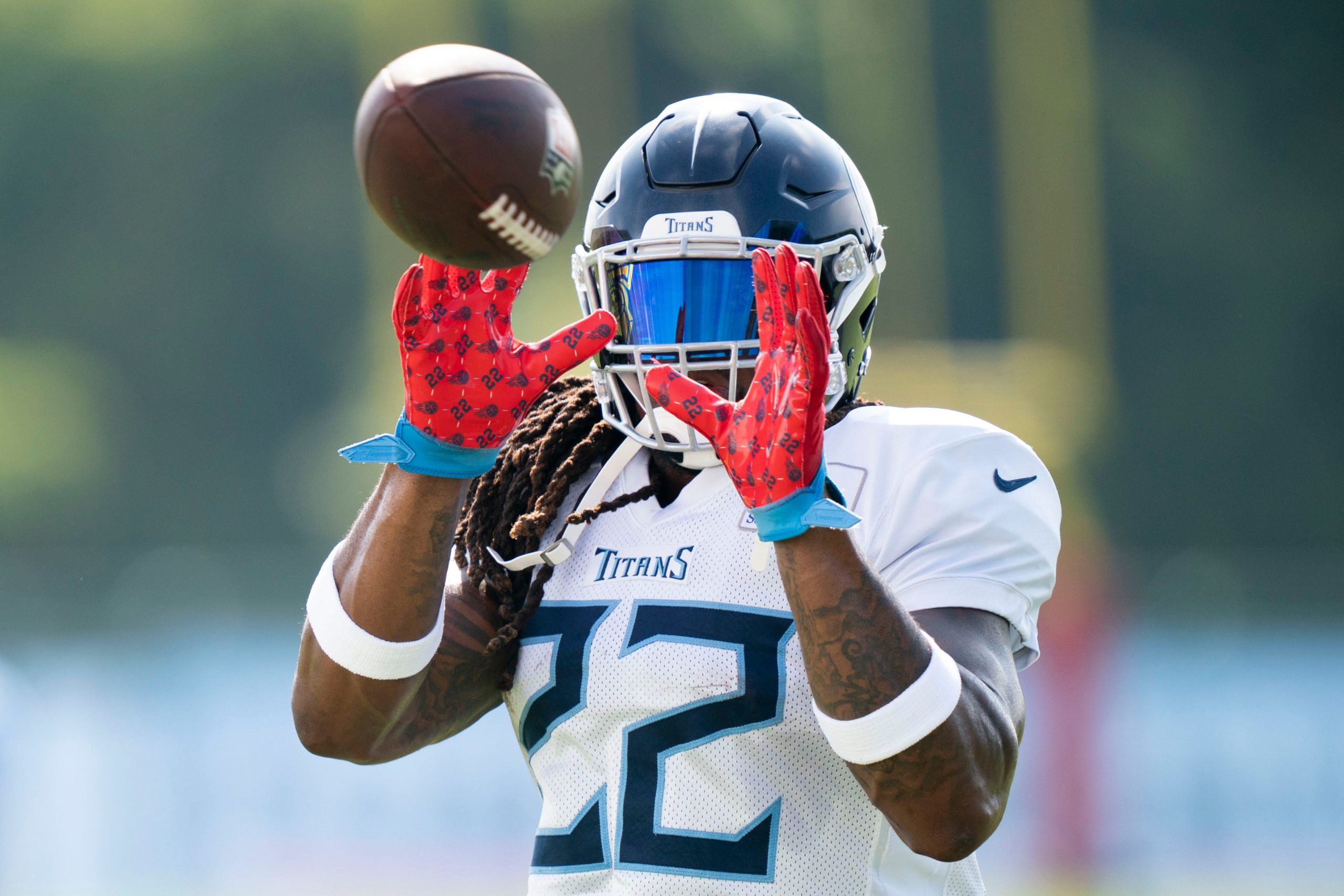 Tennessee Titans running back Derrick Henry (22) pulls in a catch during a training camp practice at Ascension Saint Thomas Sports Park Monday, Aug. 15, 2022, in Nashville, Tenn. Nas 0815 Titans 010