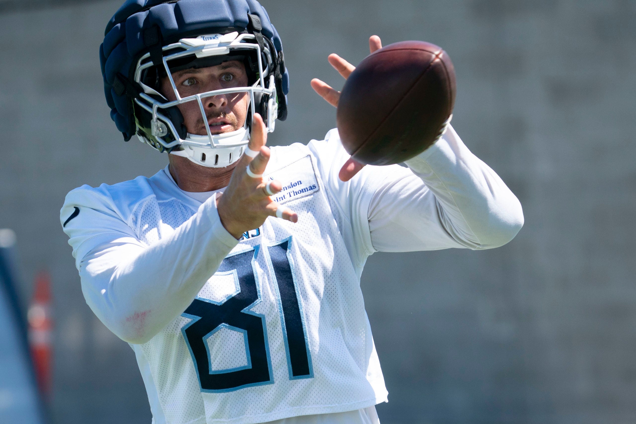Aug 31, 2022; Nashville, Tennessee; Tennessee Titans tight end Austin Hooper (81) pulls in a catch during practice at Ascension Saint Thomas Sports Park. Mandatory Credit: George Walker IV-USA TODAY Sports