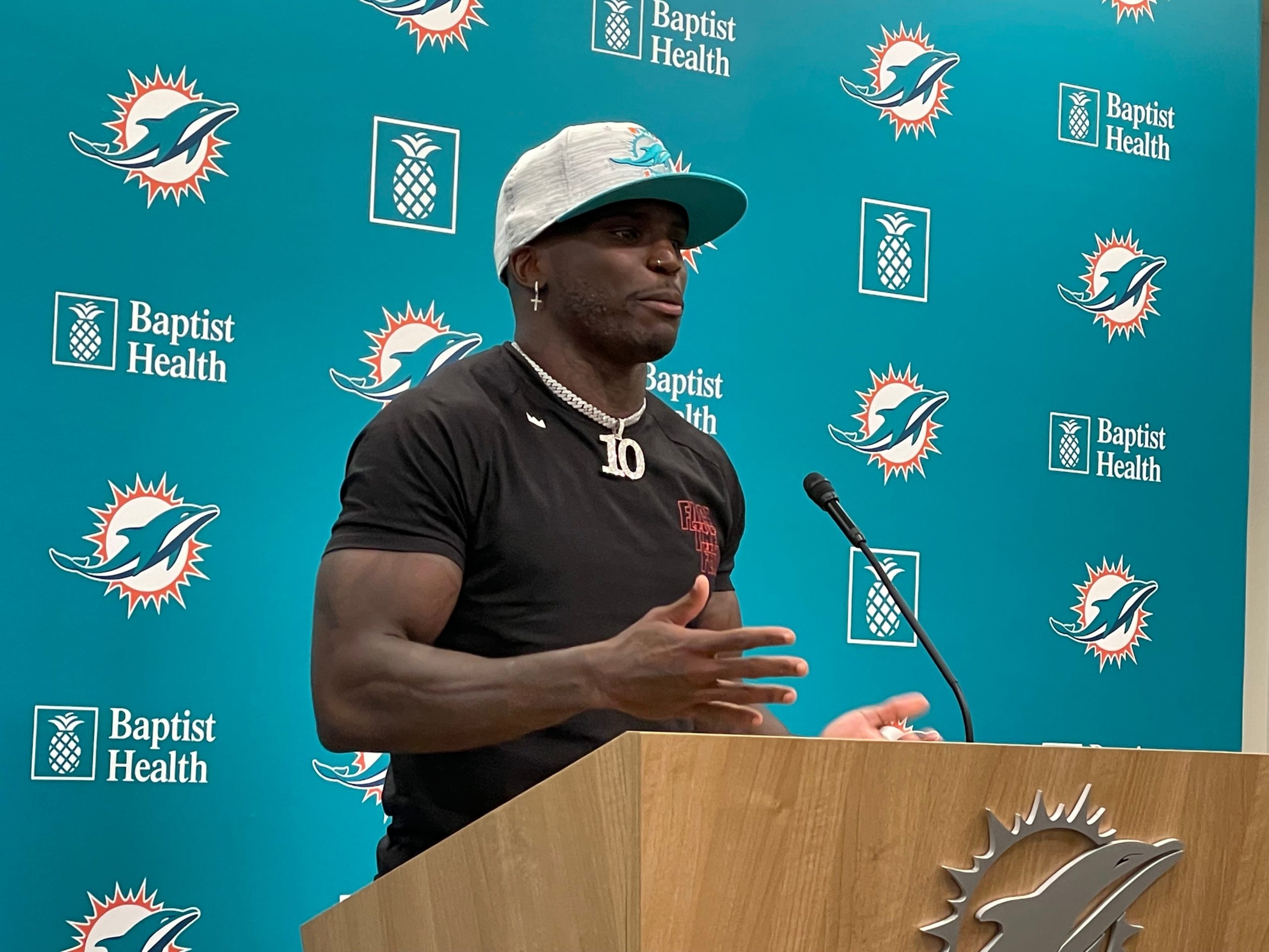 New Dolphins receiver Tyreek Hill speaks at his introductory news conference. Img 8949