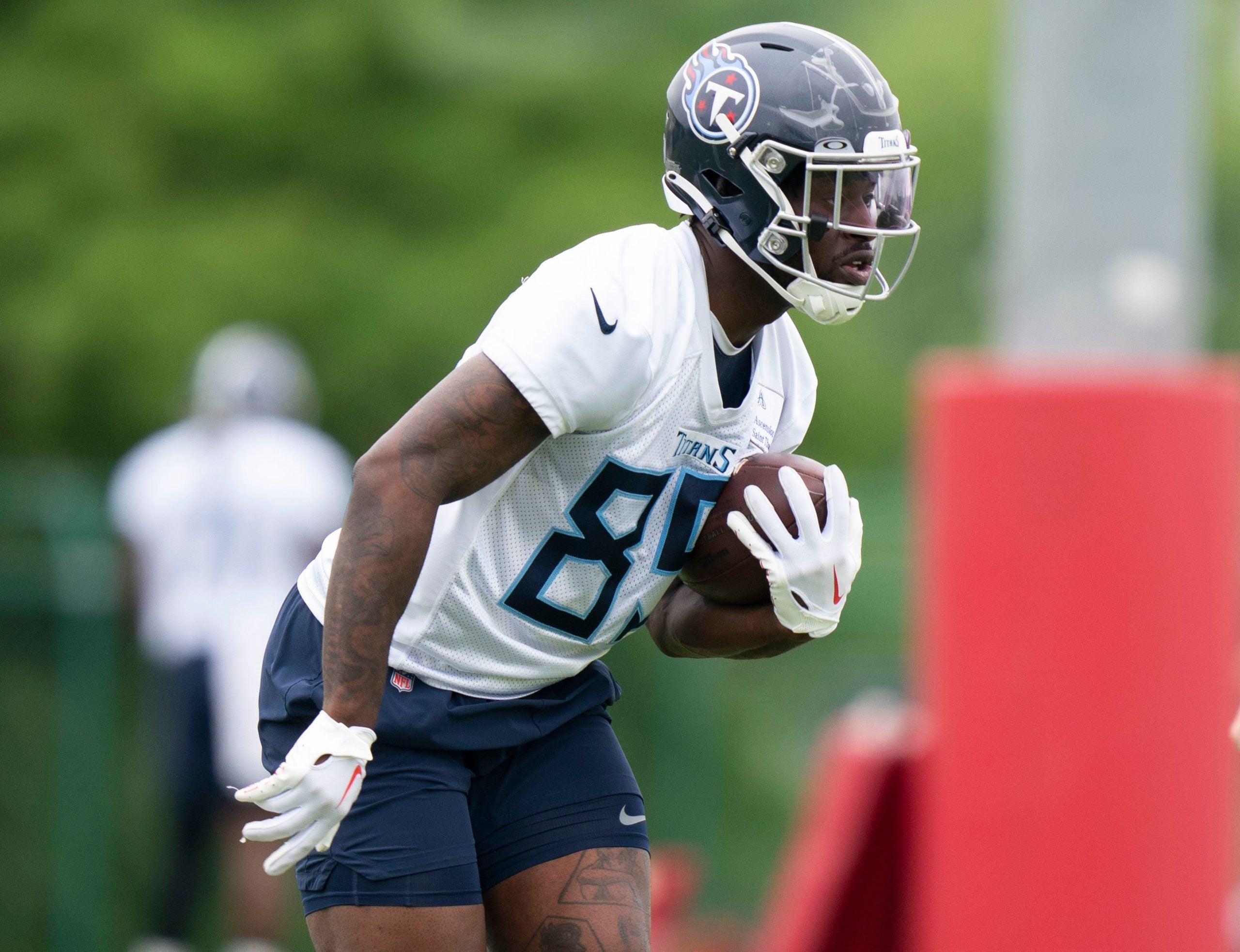 Tennessee Titans tight end Chig Okonkwo (85) races up the field during practice at Saint Thomas Sports Park Tuesday, May 24, 2022, in Nashville, Tenn. Nas Titans Ota 049