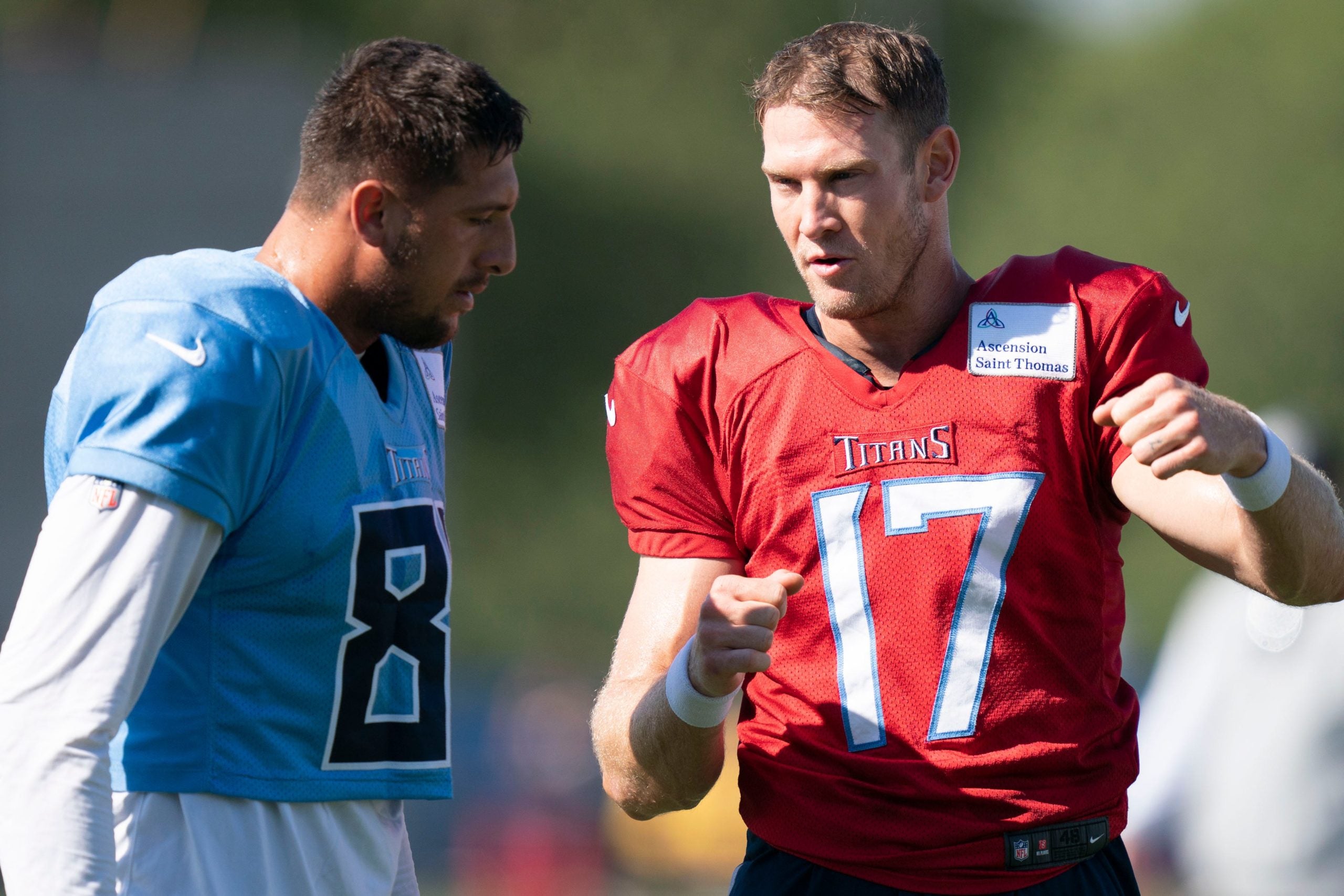 Tennessee Titans quarterback Ryan Tannehill (17) talks with tight end Austin Hooper (81) during a joint training camp practice against the Tampa Bay Buccaneers at Ascension Saint Thomas Sports Park Thursday, Aug. 18, 2022, in Nashville, Tenn. Nas 0818 Titans Bucs 006