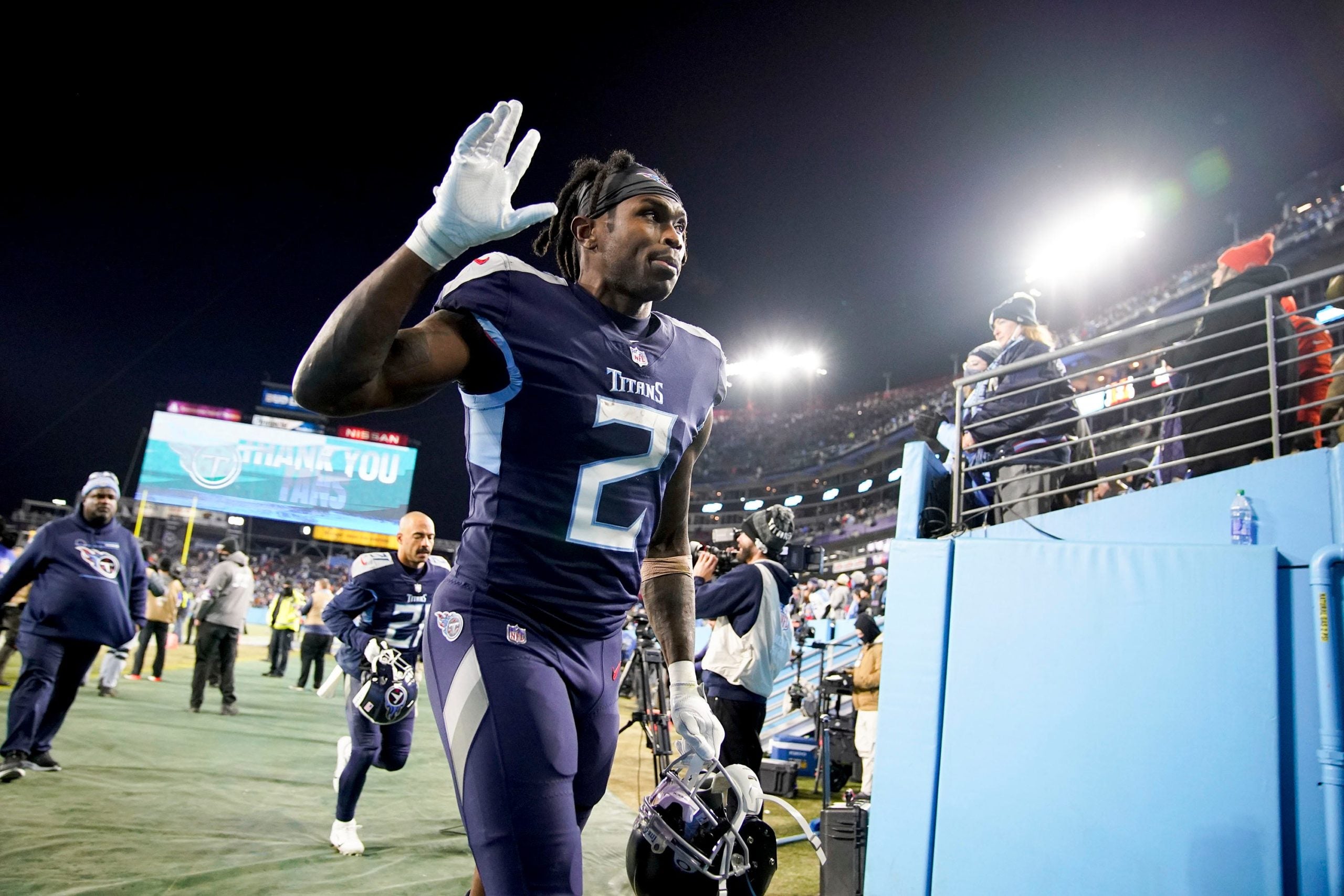Tennessee Titans wide receiver Julio Jones (2) waves to fans as he leaves the field after losing to the Bengals in the AFC divisional playoff game at Nissan Stadium Saturday, Jan. 22, 2022 in Nashville, Tenn. Titans Bengals 287