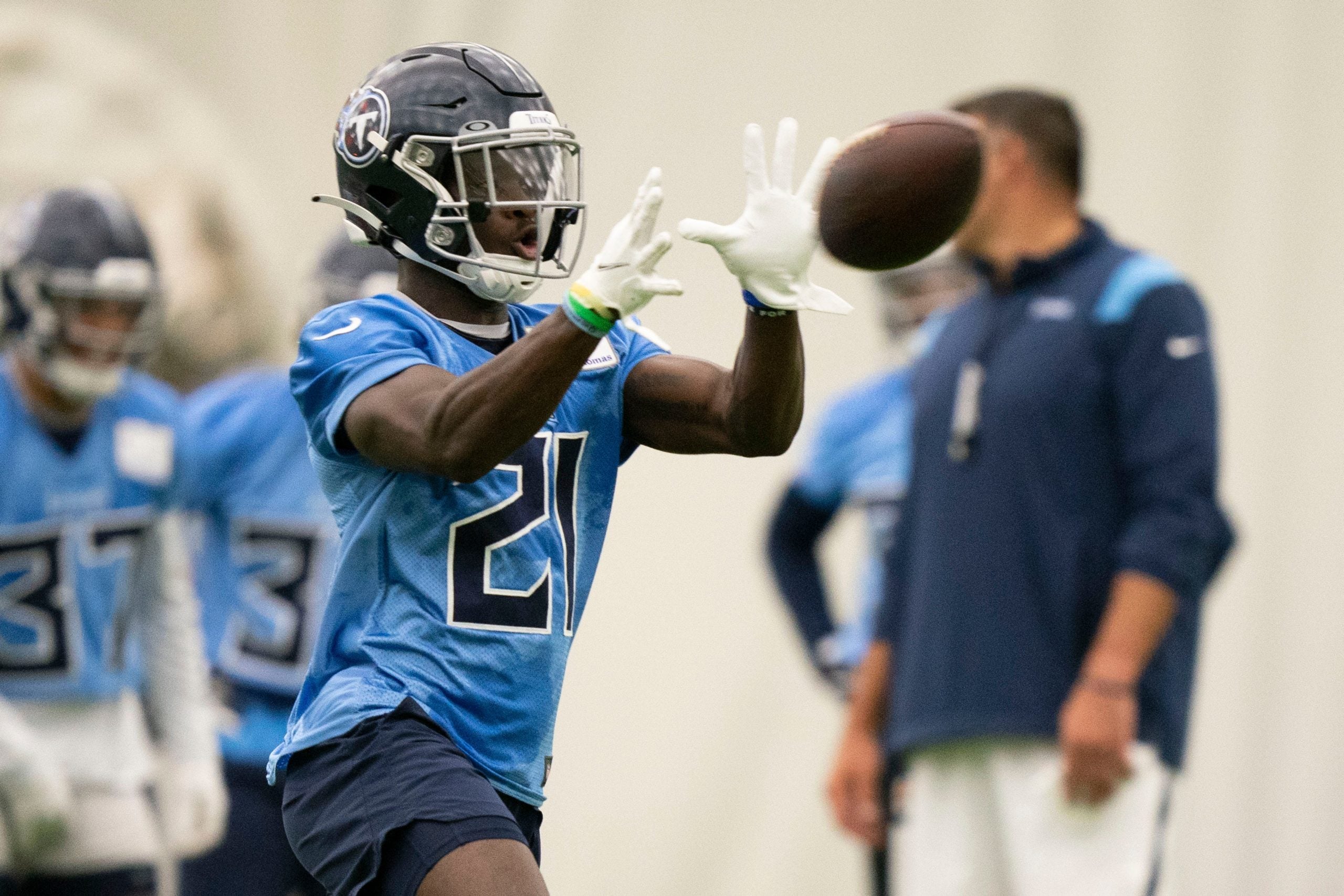 Tennessee Titans cornerback Roger McCreary (21) pulls in a catch during a training camp practice at Saint Thomas Sports Park Friday, July 29, 2022, in Nashville, Tenn. Nas 0729 Titans 008