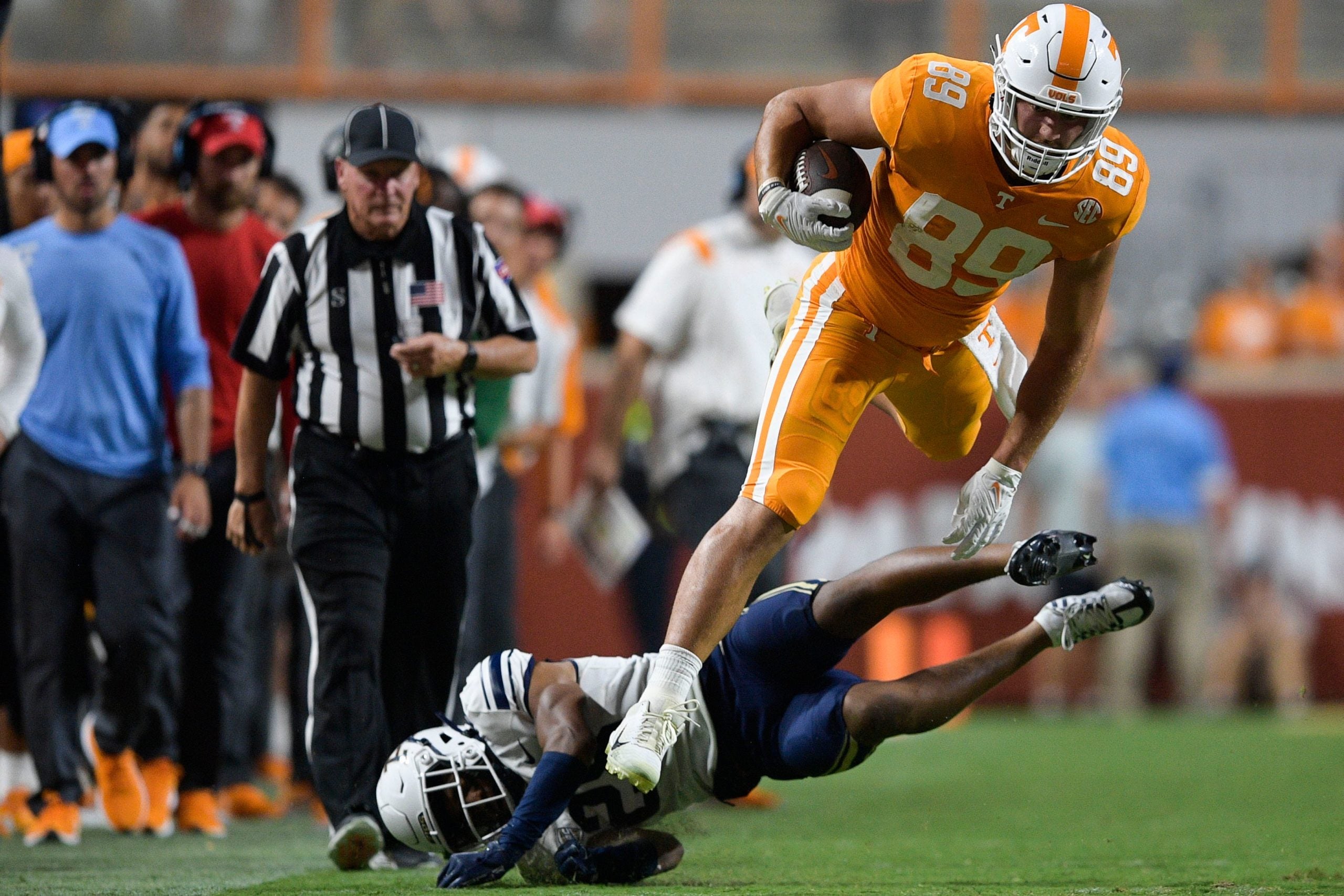 Tennessee tight end Hunter Salmon (89) leaps over Akron cornerback Tyson Durant (28) on a run during a game between Tennessee and Akron at Neyland Stadium in Knoxville, Tenn. on Saturday, Sept. 17, 2022. Kns Utvakron0917