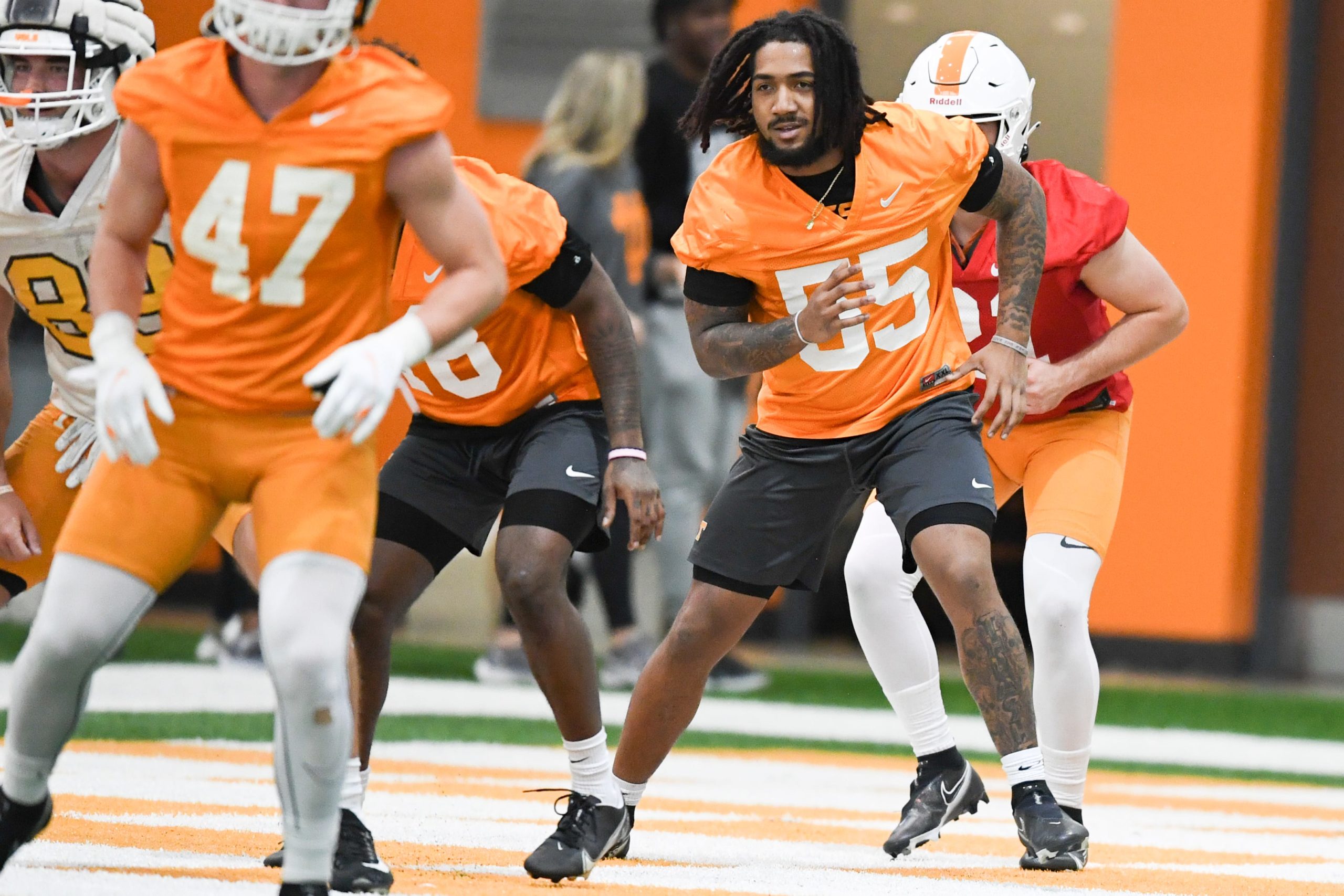 Tennessee linebacker Eunique Valentine (55) warms up at Tennessee Vols football first spring practice, Tuesday, March 22, 2022. Kns Vols Spring Parctice Cm