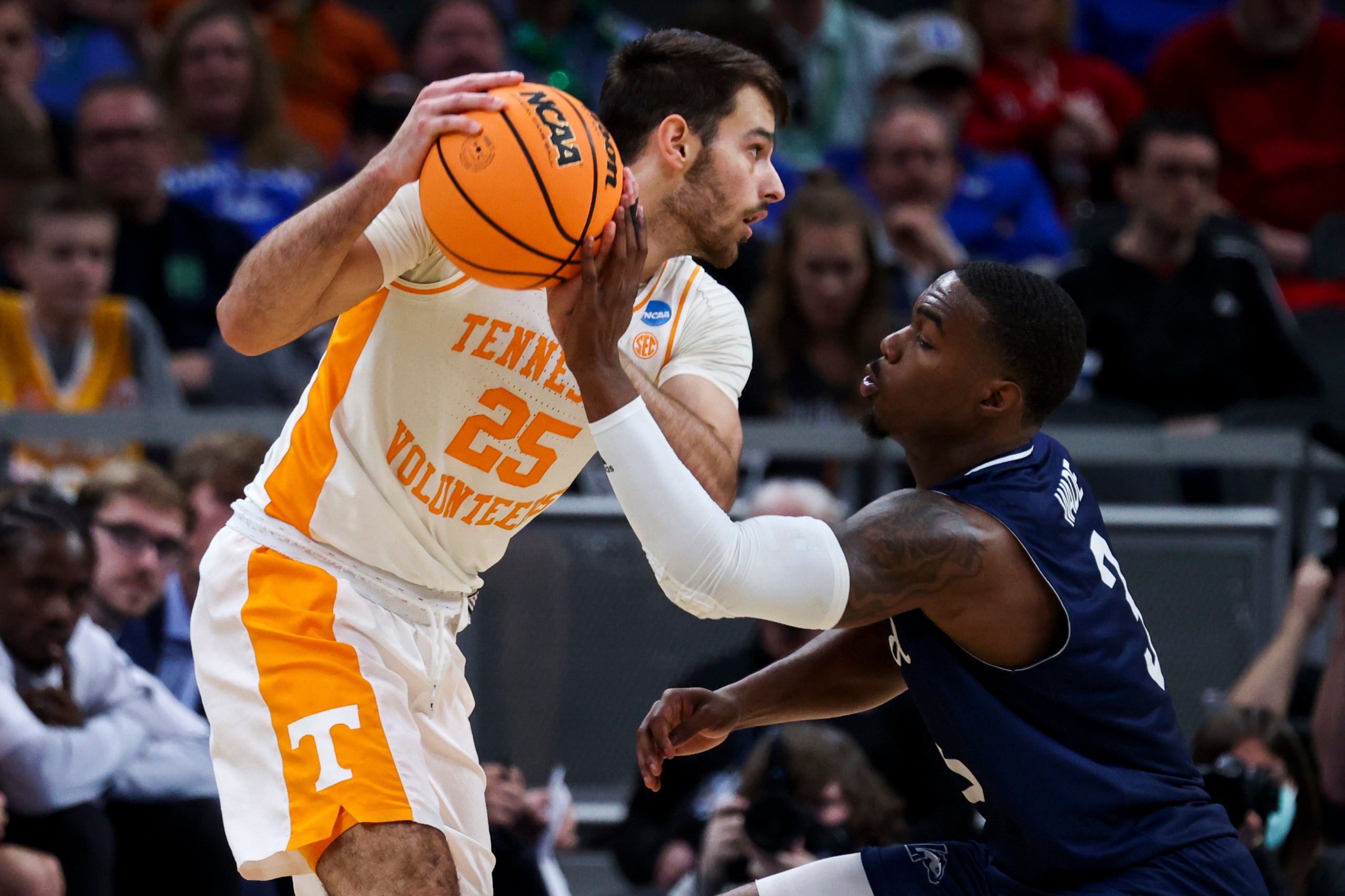 Mar 17, 2022; Indianapolis, IN, USA; Tennessee Volunteers guard Santiago Vescovi (25) controls the basketball against Longwood Lancers guard DeShaun Wade (3) in the first half during the first round of the 2022 NCAA Tournament at Gainbridge Fieldhouse. Mandatory Credit: Trevor Ruszkowski-USA TODAY Sports