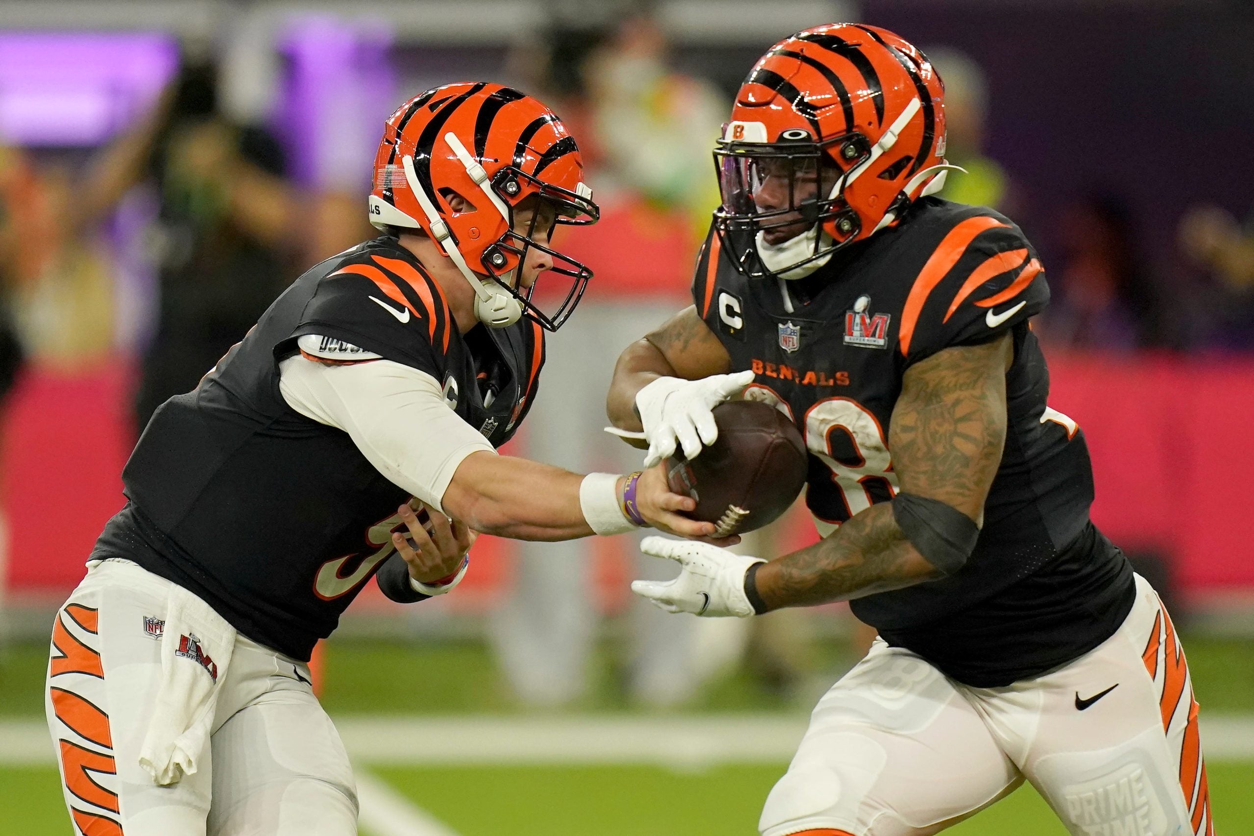 Cincinnati Bengals quarterback Joe Burrow (9) hands off to running back Joe Mixon (28) in the fourth quarter of Super Bowl 56 between the Cincinnati Bengals and the Los Angeles Rams at SoFi Stadium in Inglewood, Calif., on Sunday, Feb. 13, 2022. The Rams came back in the final minutes of the game to win 23-20 on their home field. Super Bowl 56 Cincinnati Bengals Vs La Rams