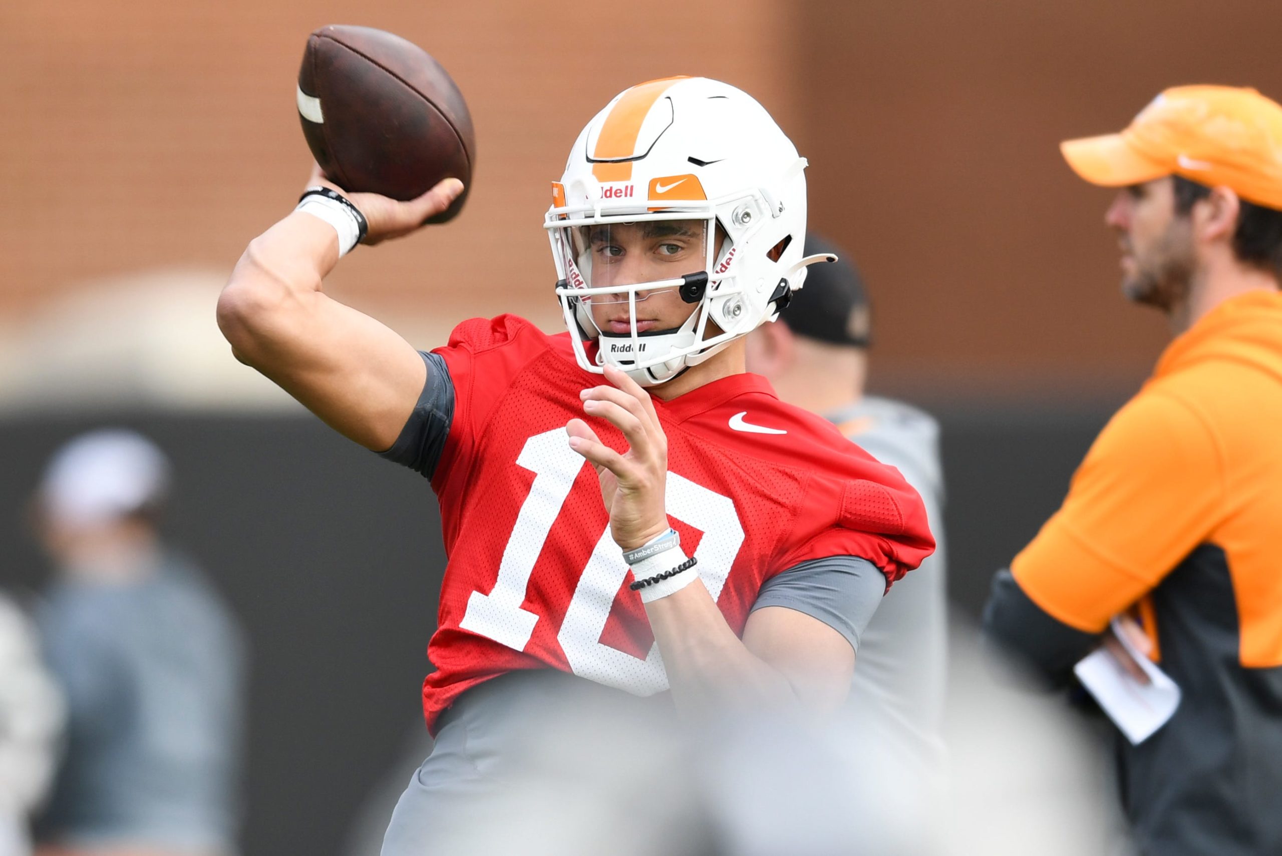 Tennessee quarterback Tayven Jackson (10) throws a pass during the first spring practice at University of Tennessee, Tuesday, March 22, 2022. TennesseeSpringPractice0322 02