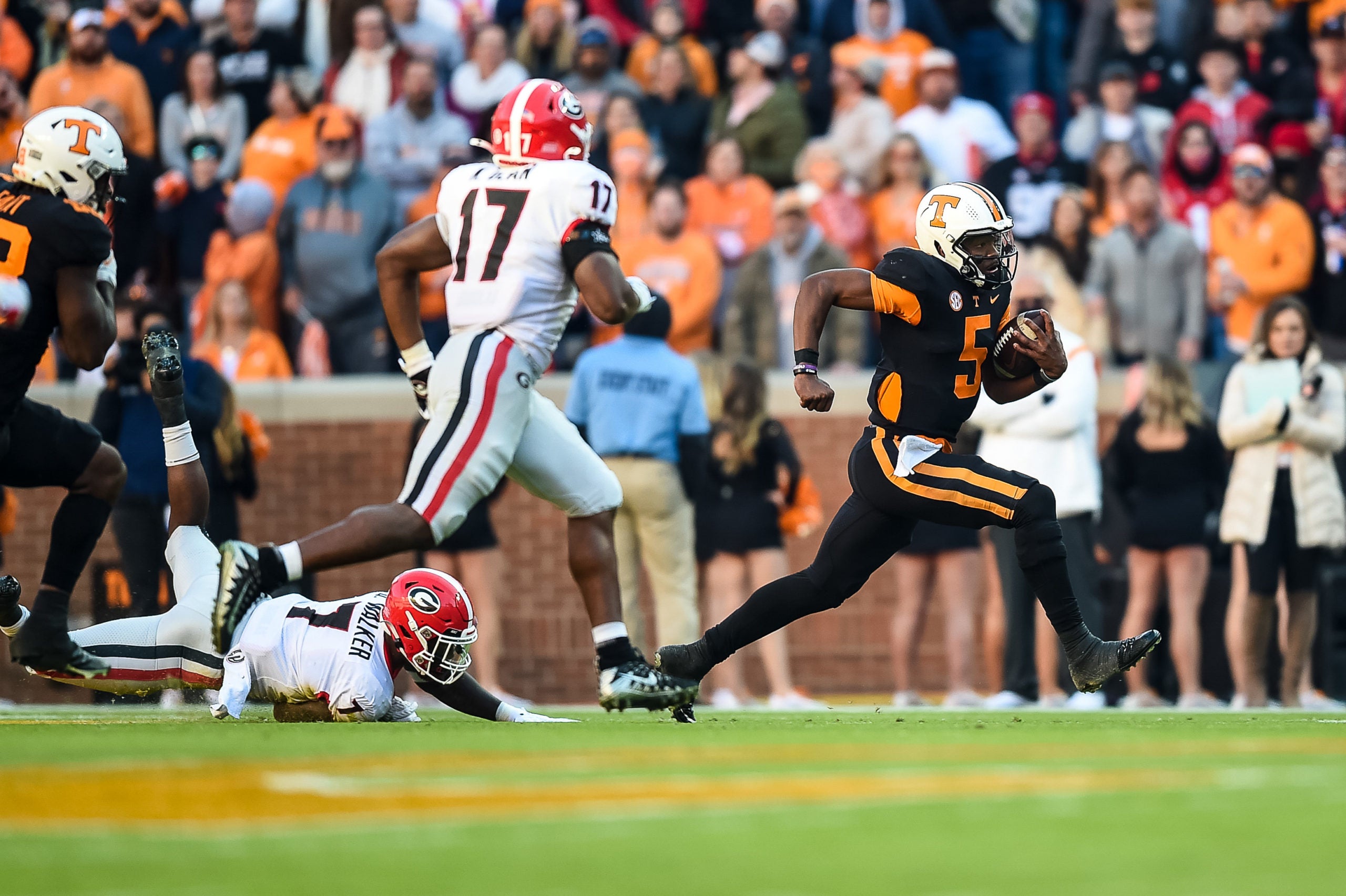 Nov 13, 2021; Knoxville, Tennessee, USA; Tennessee Volunteers quarterback Hendon Hooker (5) runs with the ball during the first quarter against the Georgia Bulldogs at Neyland Stadium. Mandatory Credit: Bryan Lynn-USA TODAY Sports