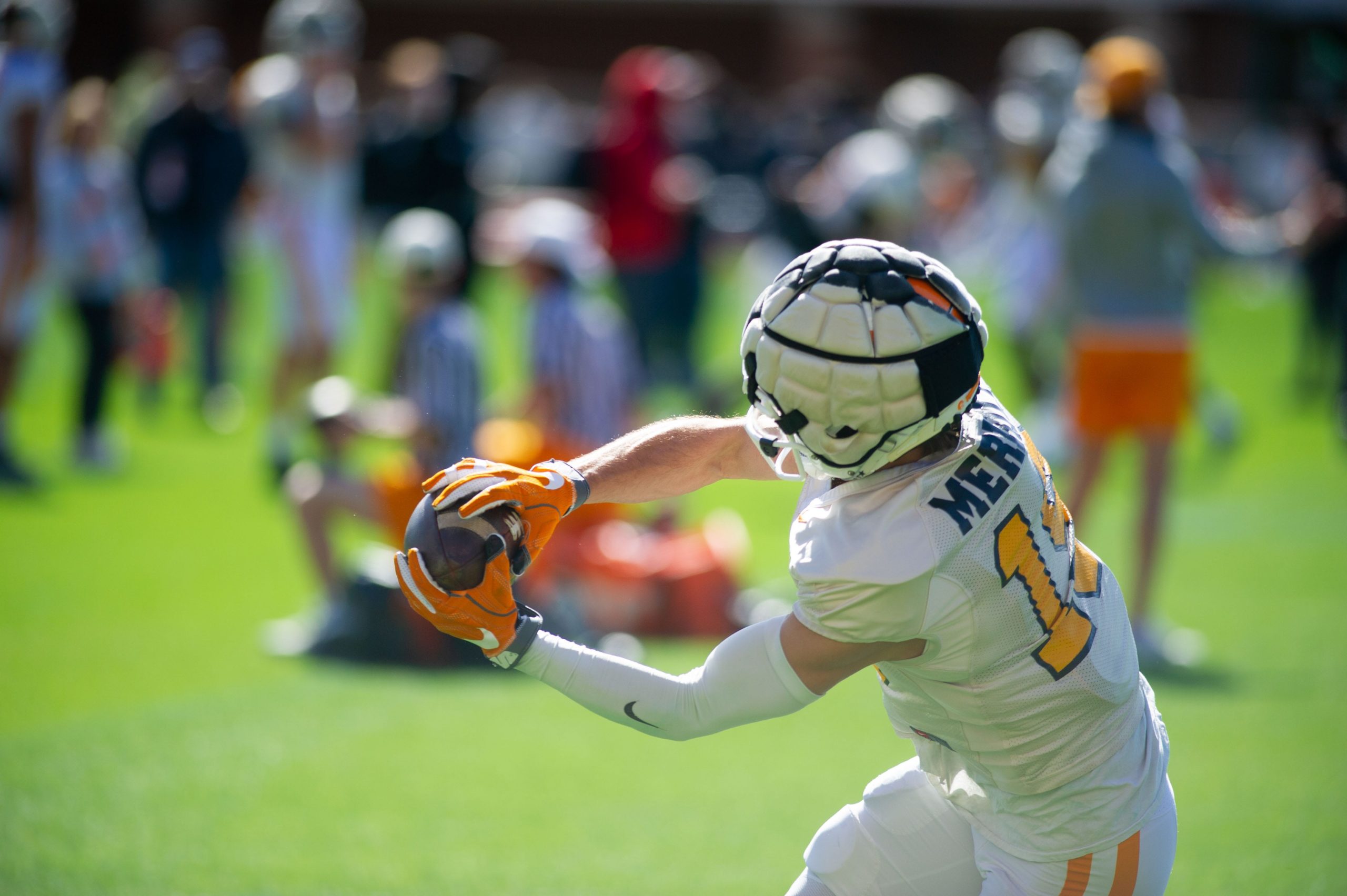 Wide Reciever Walker Merrill catches the ball during Tennessee football spring practice at University of Tennessee on Saturday, March 26, 2022. Kns Ut Spring Fball 5 0720