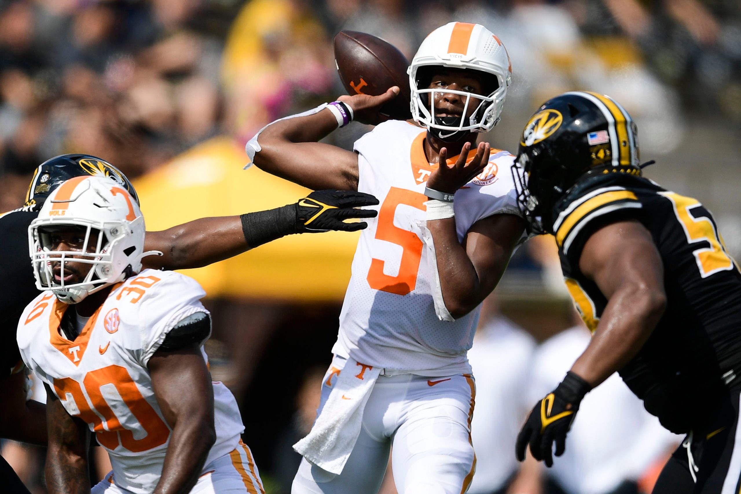 Tennessee quarterback Hendon Hooker (5) throws a pass during a game Tennessee and Missouri at Faurot Field in Columbia, Mo. on Saturday, Oct. 2 , 2021. Kns Tennessee Missouri Football
