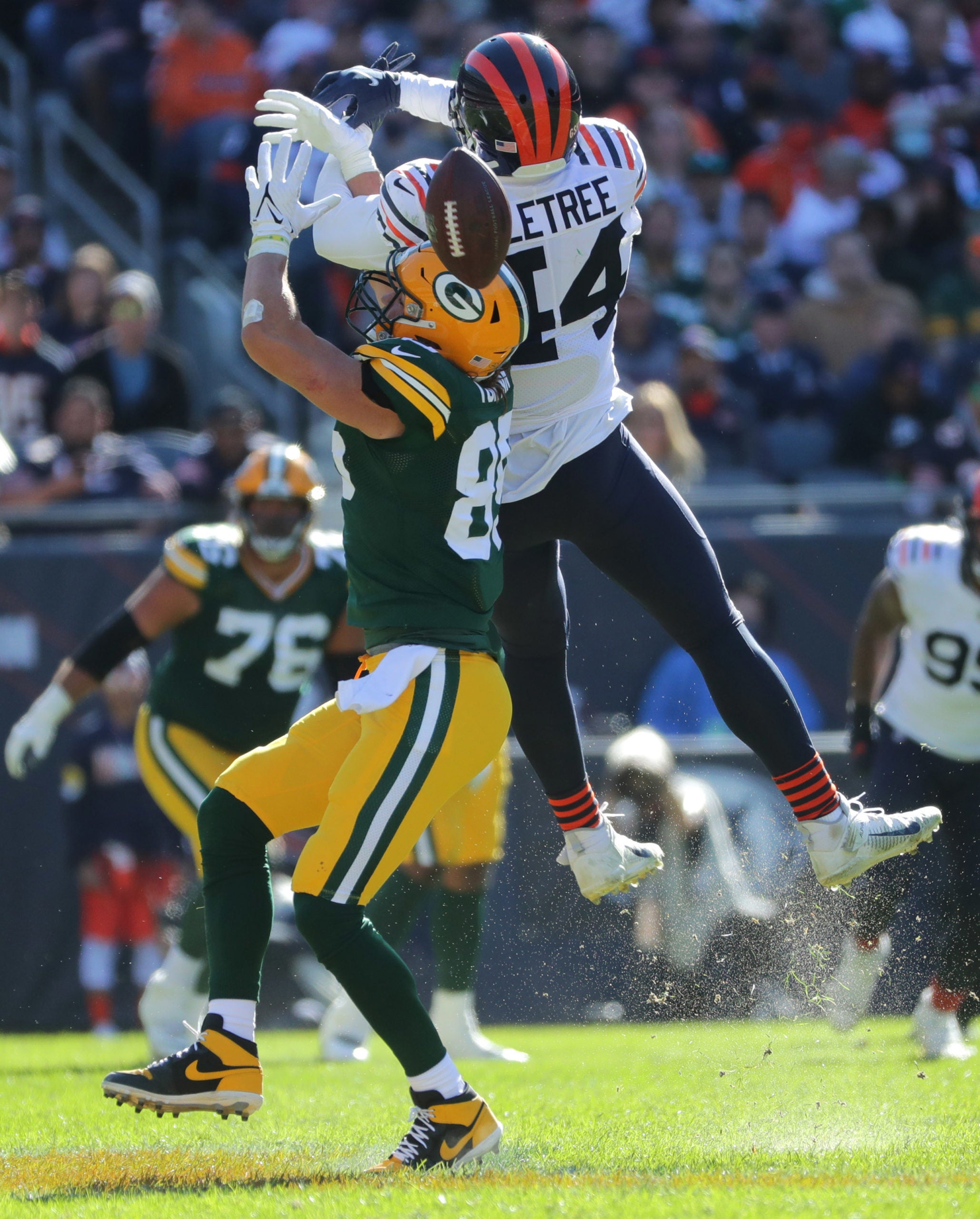 Oct 17, 2021; Chicago, IL, USA; Chicago Bears linebacker Alec Ogletree (44) breaks up a pass intended for Green Bay Packers tight end Robert Tonyan (85) quarter of their game Sunday, October 17, 2021 at Solider Field in Chicago, Ill. Mandatory Credit: Mark Hoffman-USA TODAY Sports