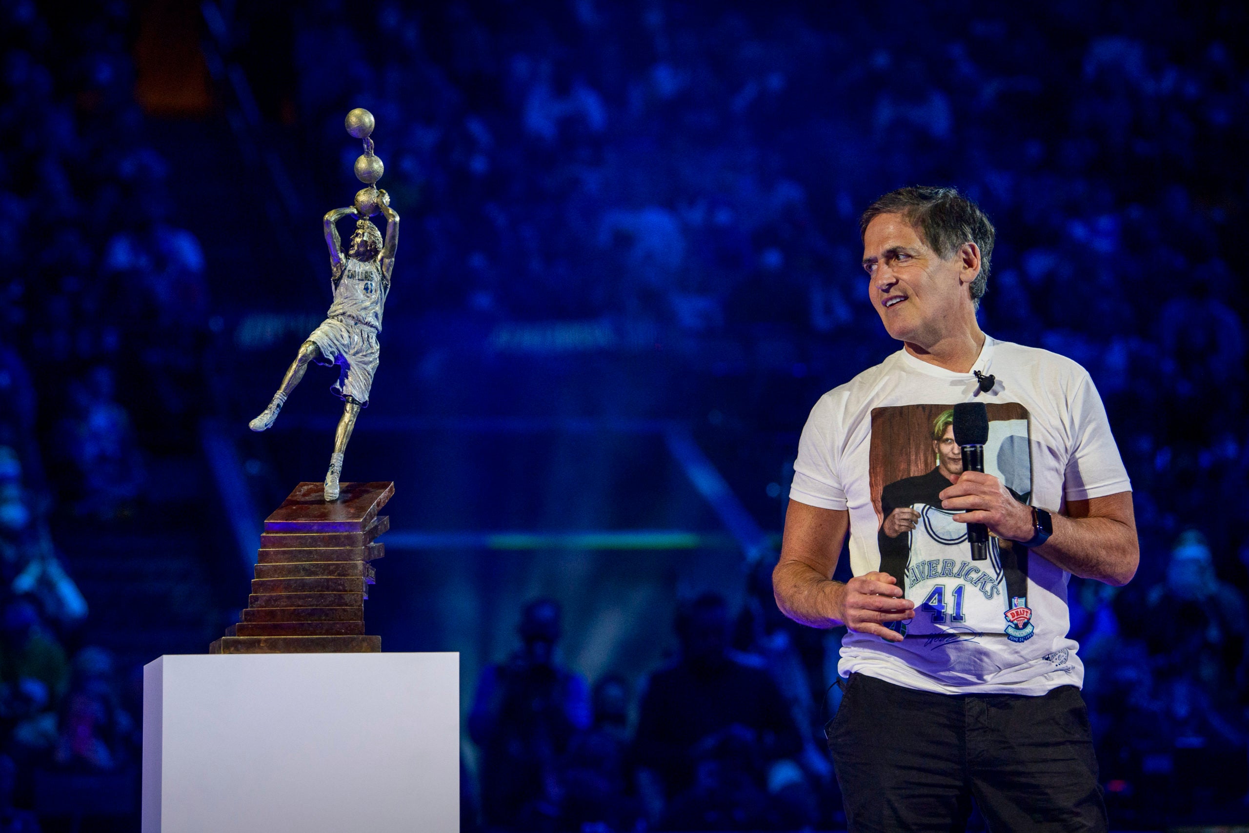 Jan 5, 2022; Dallas, Texas, USA; Dallas Mavericks owner Mark Cuban unveils a replica of a statue for Dirk Nowitzki as Nowitzki has his number 41 jersey retired after the game between the Dallas Mavericks and the Golden State Warriors at the American Airlines Center. Mandatory Credit: Jerome Miron-USA TODAY Sports