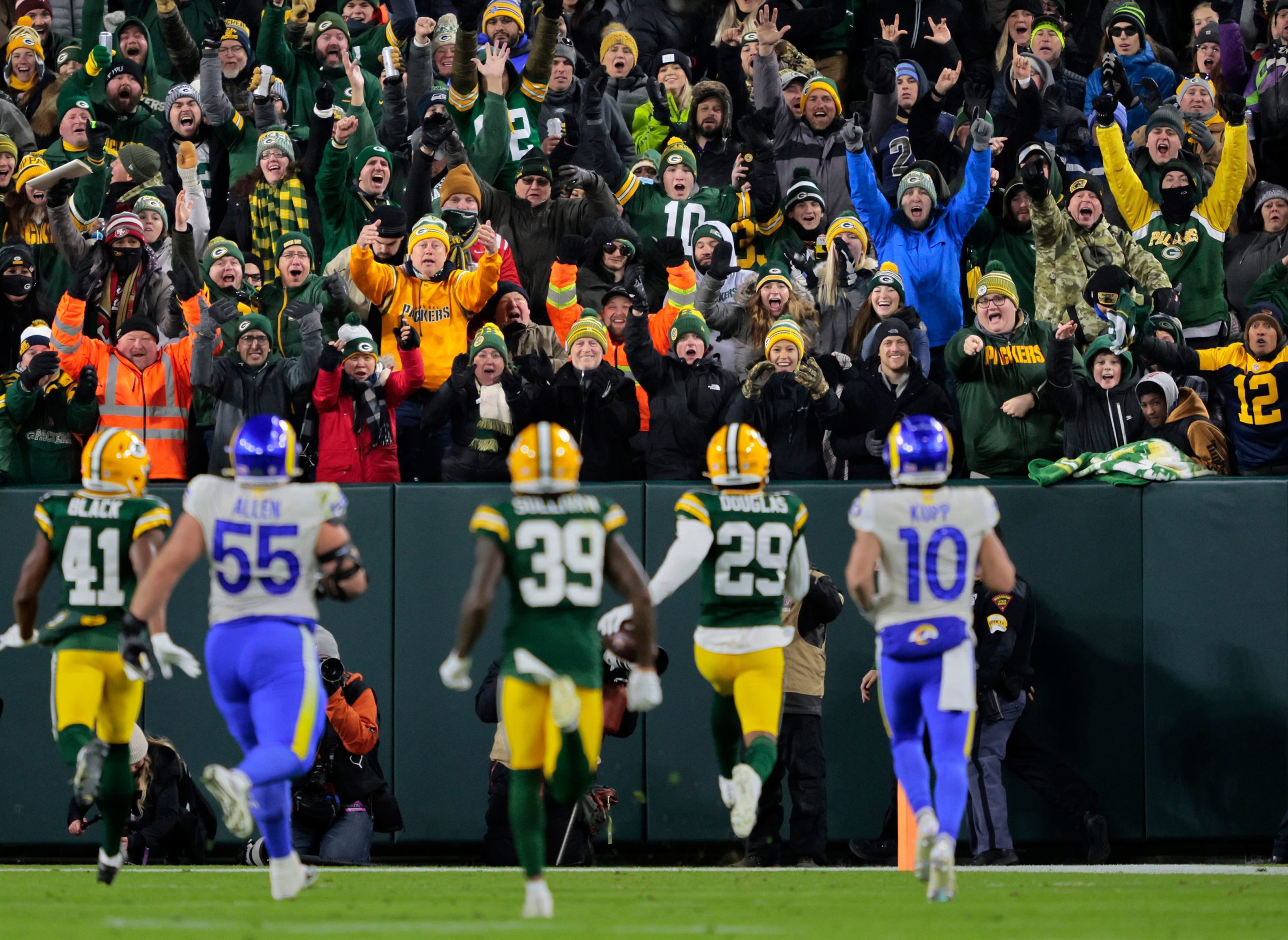 Fans cheer for Green Bay Packers cornerback Rasul Douglas (29) as he runs back an interception against the Los Angeles Rams in the third quarter during their football game Sunday, November 28, 2021, at Lambeau Field in Green Bay, Wis. Dan Powers/USA TODAY NETWORK-Wisconsin Apc Packvsrams 1128211290djp