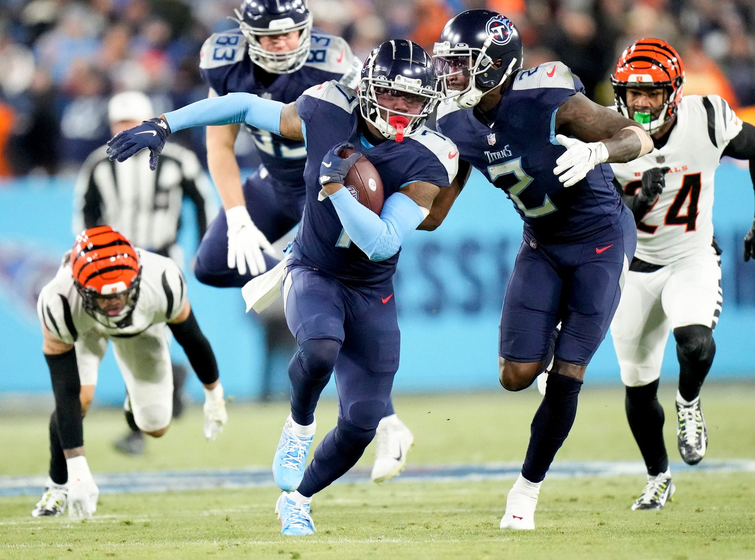 Tennessee Titans running back D'onta Foreman (7) runs the ball during the third quarter of an AFC divisional playoff game at Nissan Stadium Saturday, Jan. 22, 2022 in Nashville, Tenn. Titans Bengals 203