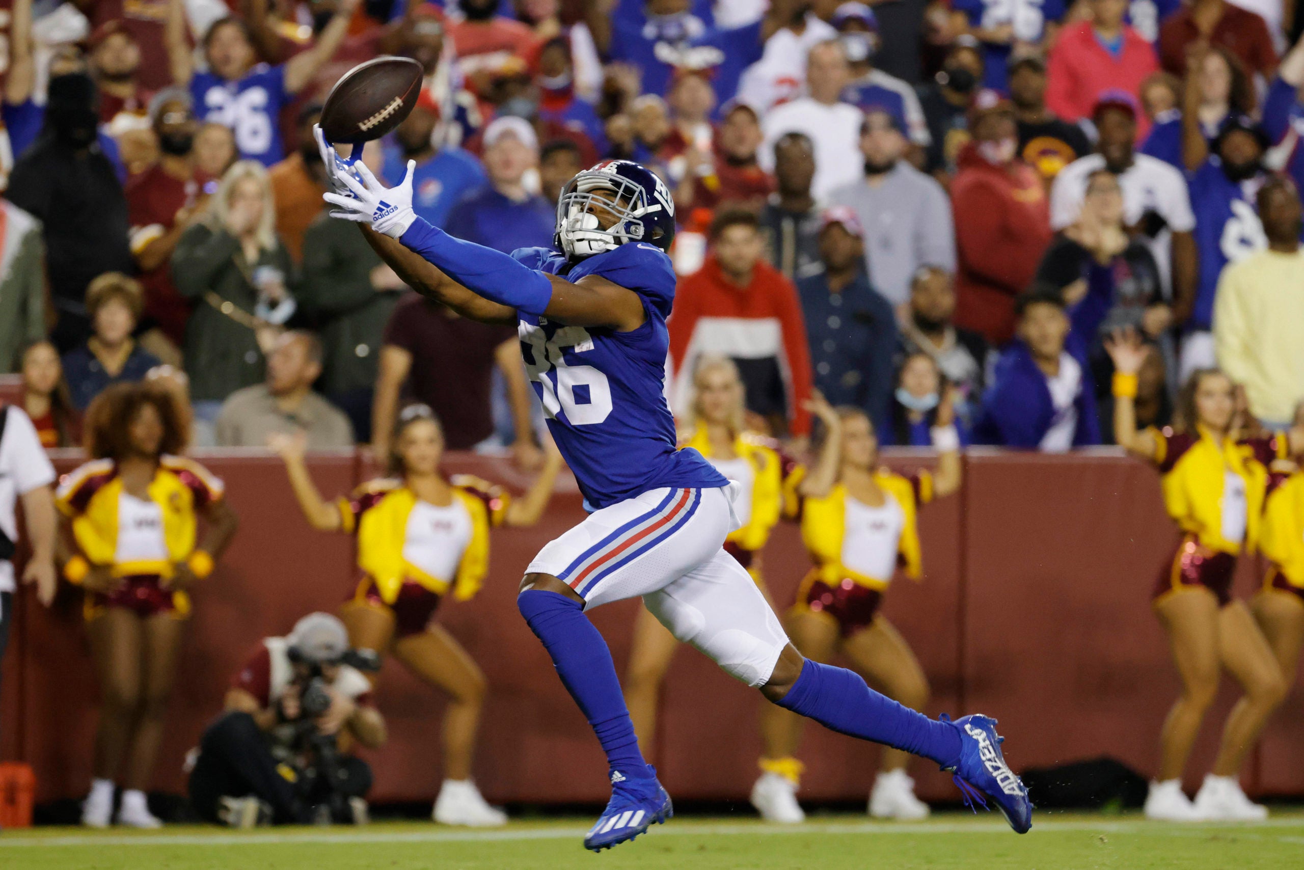 Sep 16, 2021; Landover, Maryland, USA; New York Giants wide receiver Darius Slayton (86) attempts to Catcha touchdown pass against the Washington Football Team in the fourth quarter at FedExField. Mandatory Credit: Geoff Burke-USA TODAY Sports