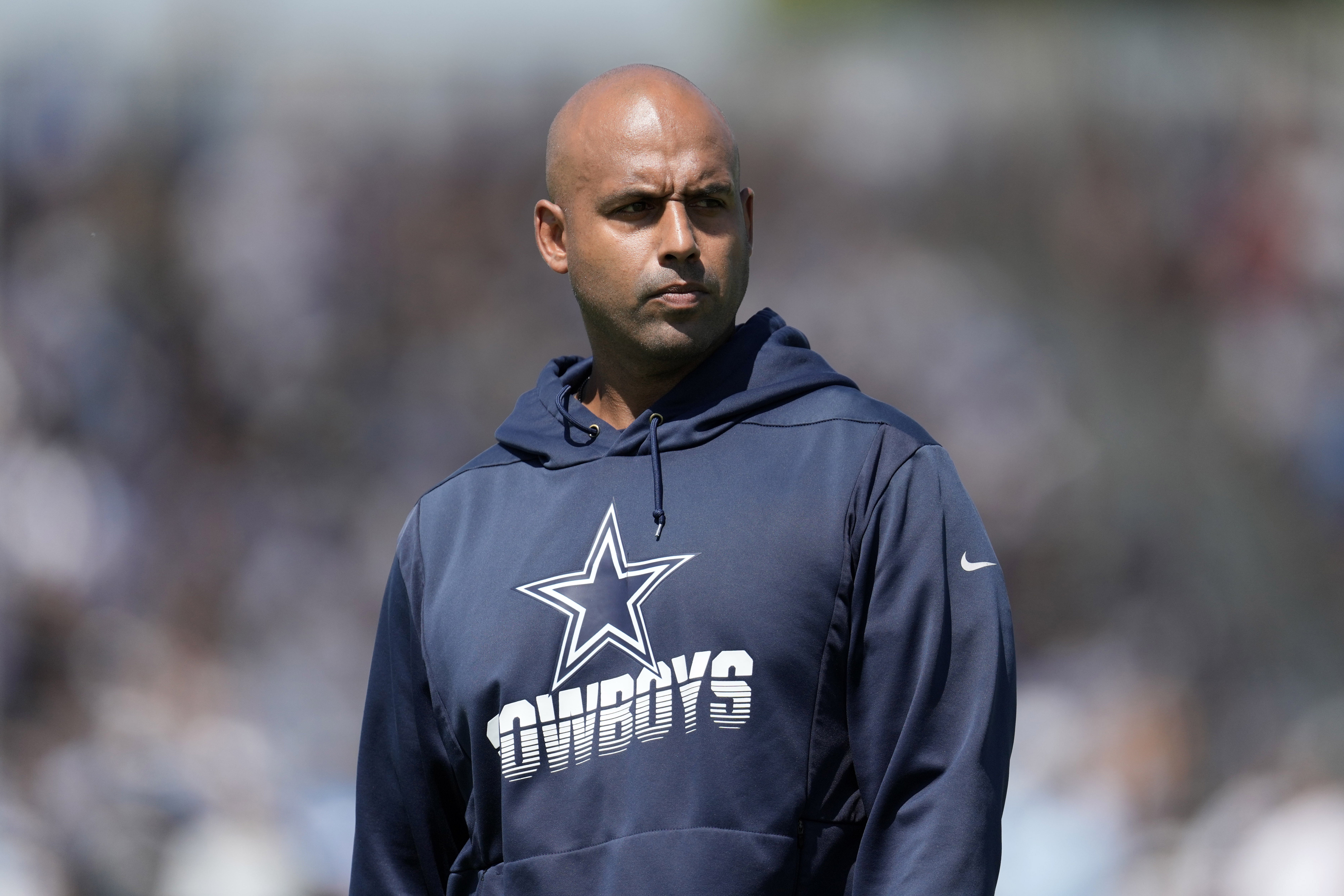 Aug 18, 2022; Costa Mesa, CA, USA; Dallas Cowboys defensive line coach Aden Durde during joint practice against the Los Angeles Chargers at Jack Hammett Sports Complex. Mandatory Credit: Kirby Lee-USA TODAY Sports