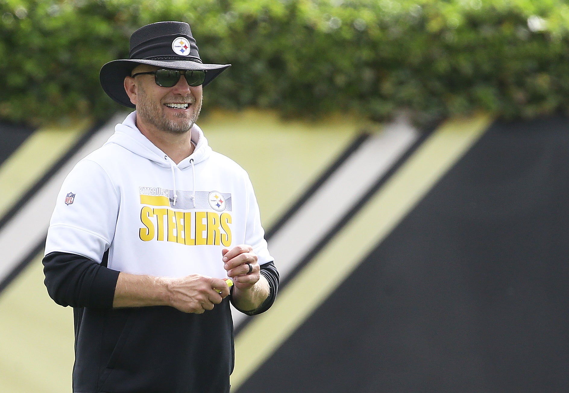 May 13, 2022; Pittsburgh, PA, USA;   Pittsburgh Steelers offensive coordinator Matt Canada looks on during Rookie Minicamp at UPMC Rooney Sports Complex. Mandatory Credit: Charles LeClaire-USA TODAY Sports