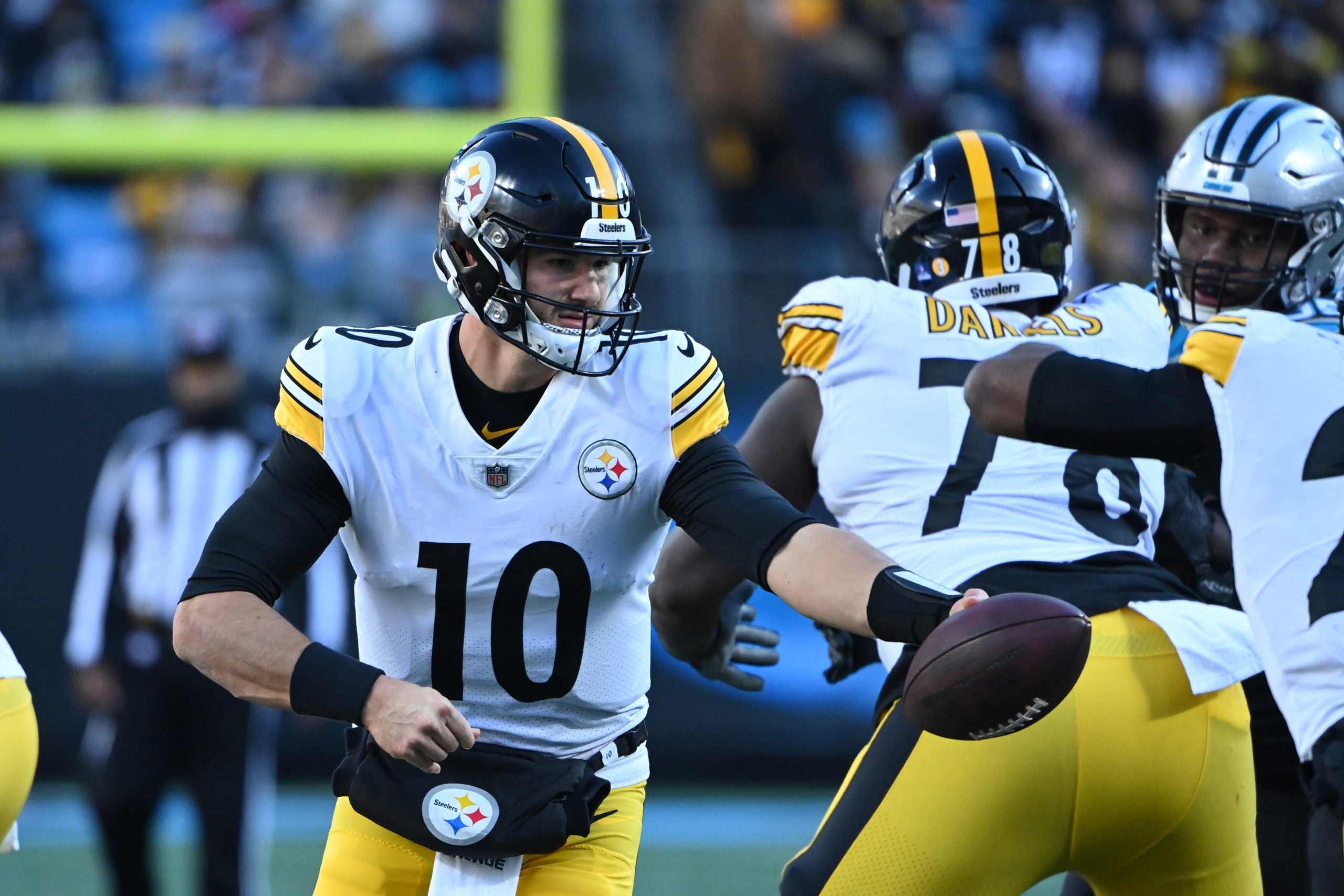 Dec 18, 2022; Charlotte, North Carolina, USA; Pittsburgh Steelers quarterback Mitch Trubisky (10) with the ball in the fourth quarter at Bank of America Stadium. Mandatory Credit: Bob Donnan-USA TODAY Sports