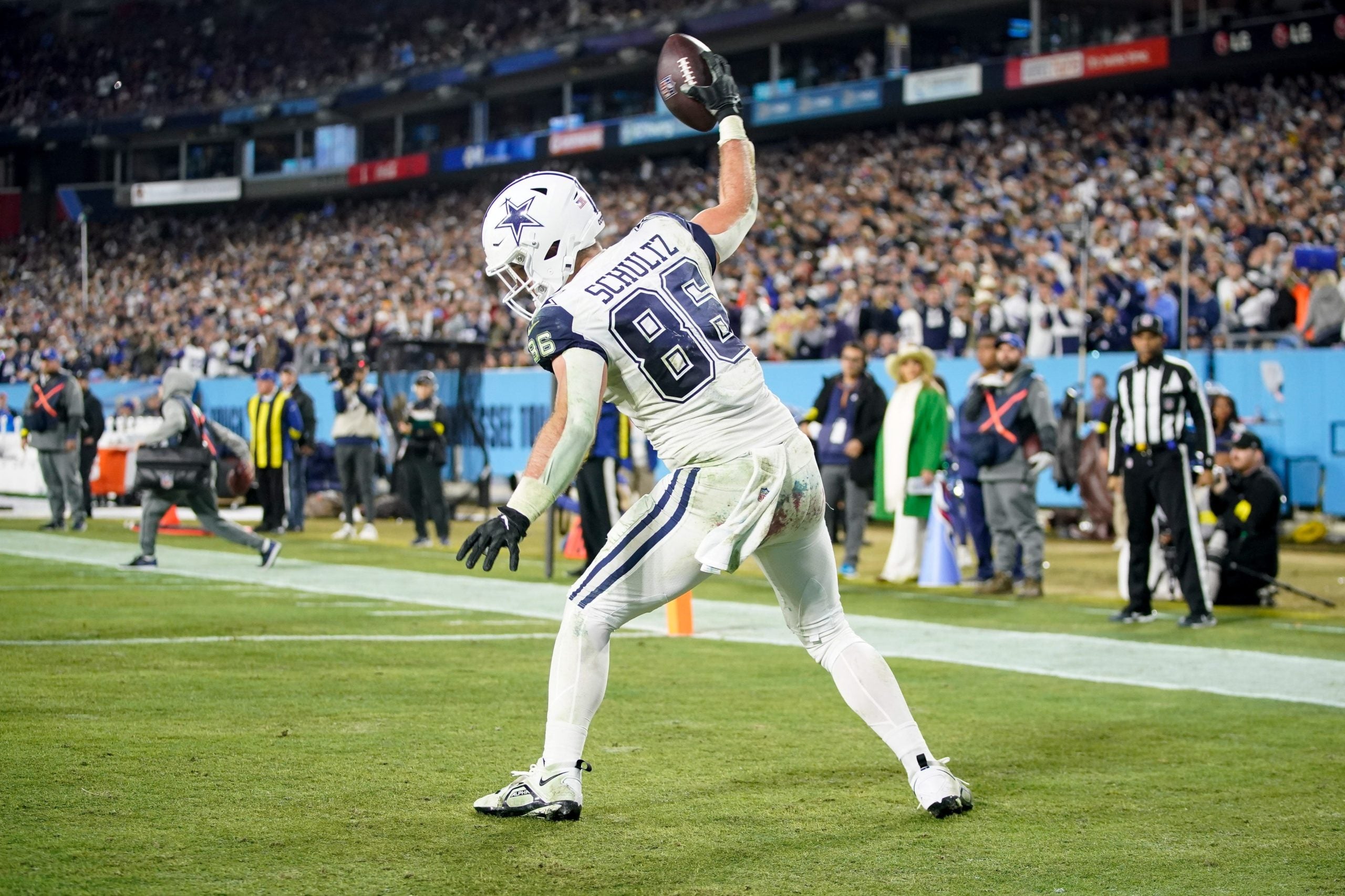 Dallas Cowboys tight end Dalton Schultz (86) celebrates his touchdown against the Tennessee Titans during the third quarter at Nissan Stadium Thursday, Dec. 29, 2022, in Nashville, Tenn. Nfl Dallas Cowboys At Tennessee Titans