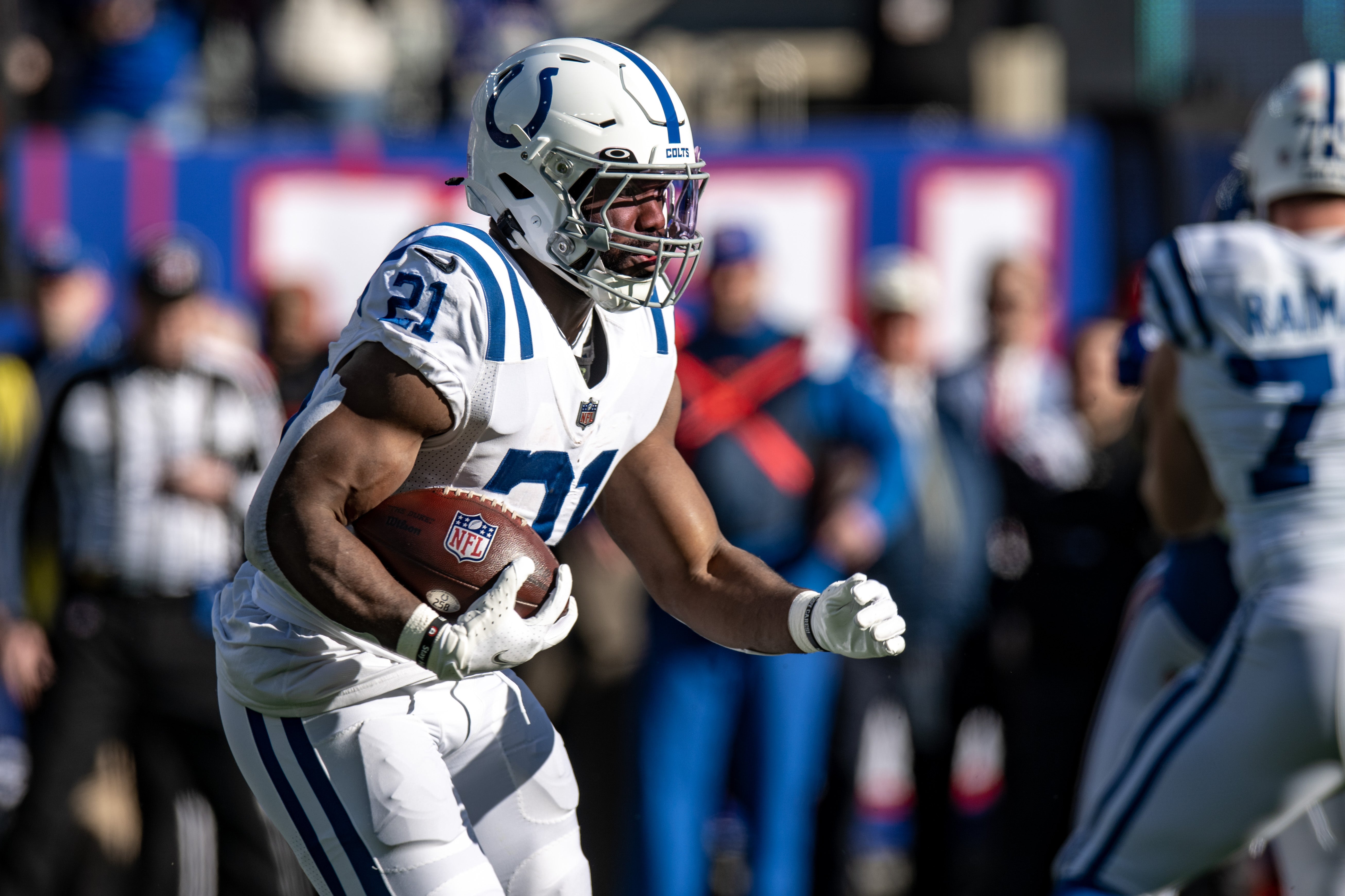 Jan 1, 2023; East Rutherford, New Jersey, USA; Indianapolis Colts running back Zack Moss (21) carries the ball against the New York Giants during the first half at MetLife Stadium.