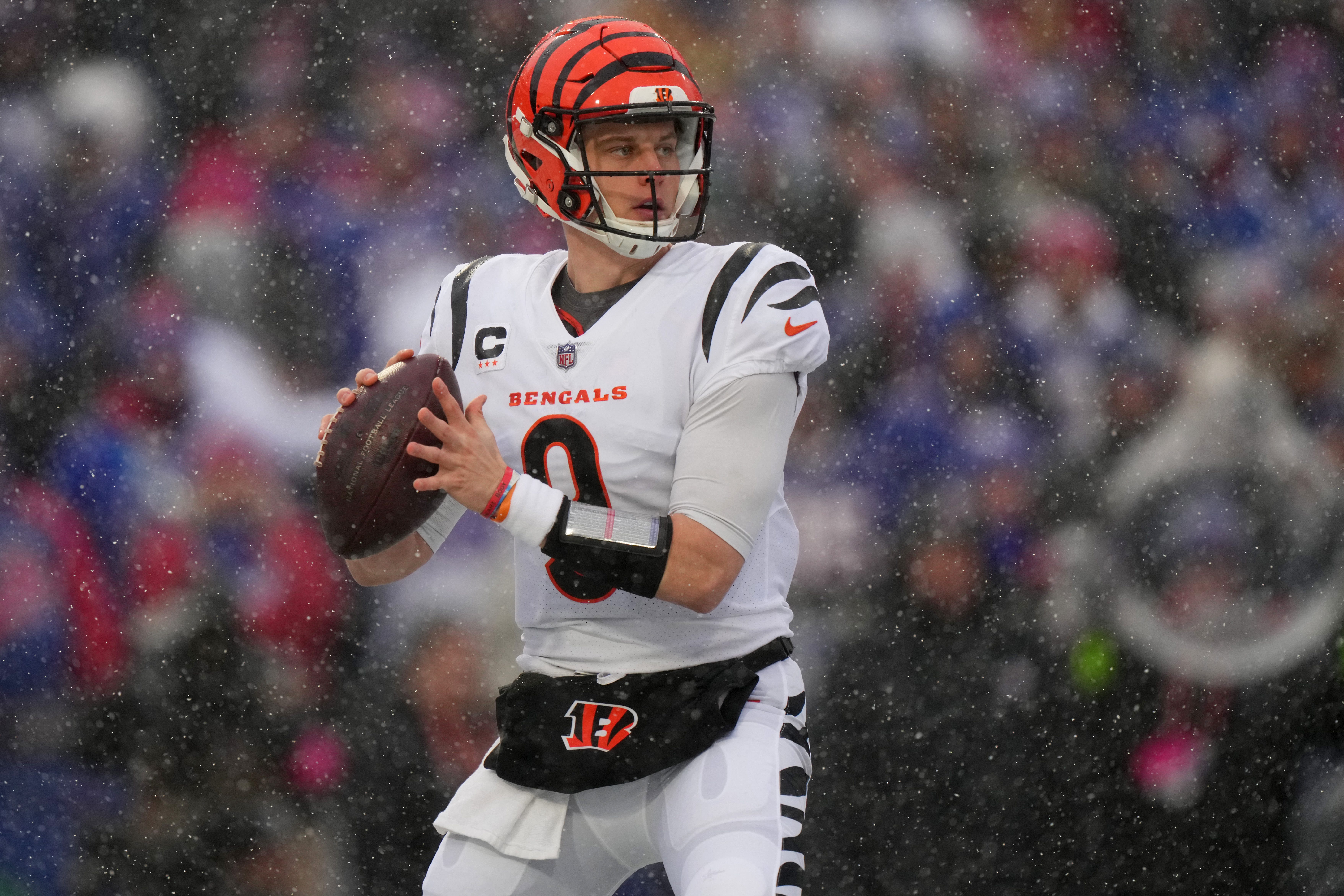 Cincinnati Bengals quarterback Joe Burrow (9) looks to throw in the first quarter during an NFL divisional playoff football game between the Cincinnati Bengals and the Buffalo Bills, Sunday, Jan. 22, 2023, at Highmark Stadium in Orchard Park, N.Y. Cincinnati Bengals At Buffalo Bills Afc Divisional Jan 22 0175