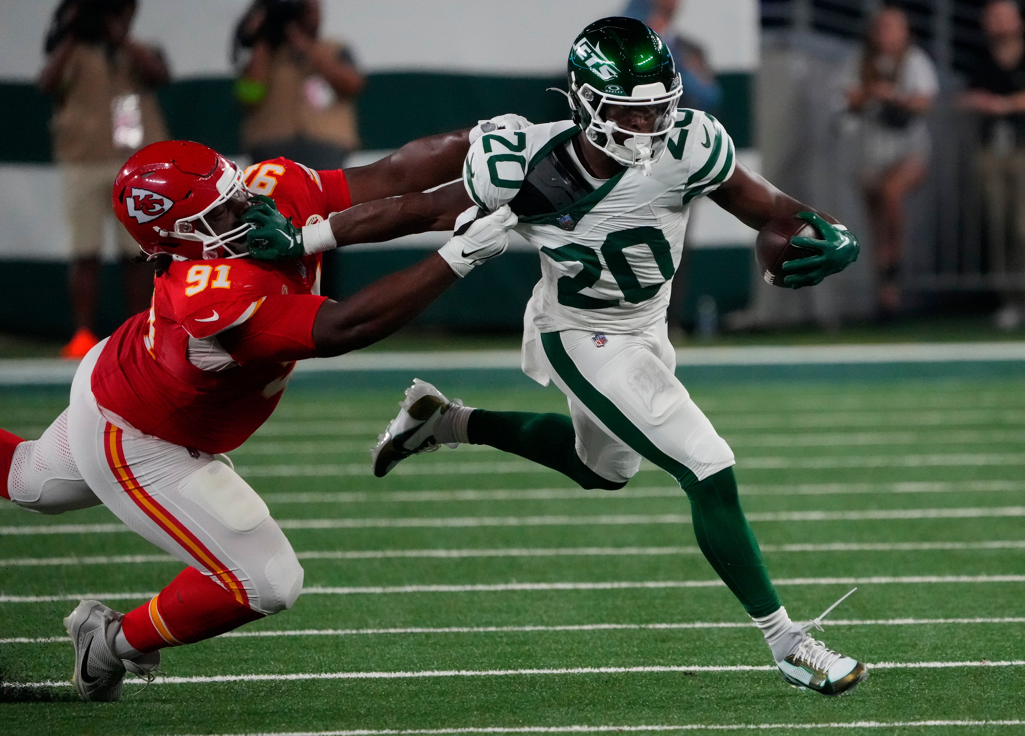 Chiefs defensive tackle Derrick Nnadi (91) is called for a horsecollar penalty against New York Jets running back Breece Hall (20) at MetLife Stadium. Mandatory Credit: Robert Deutsch-USA TODAY Sports