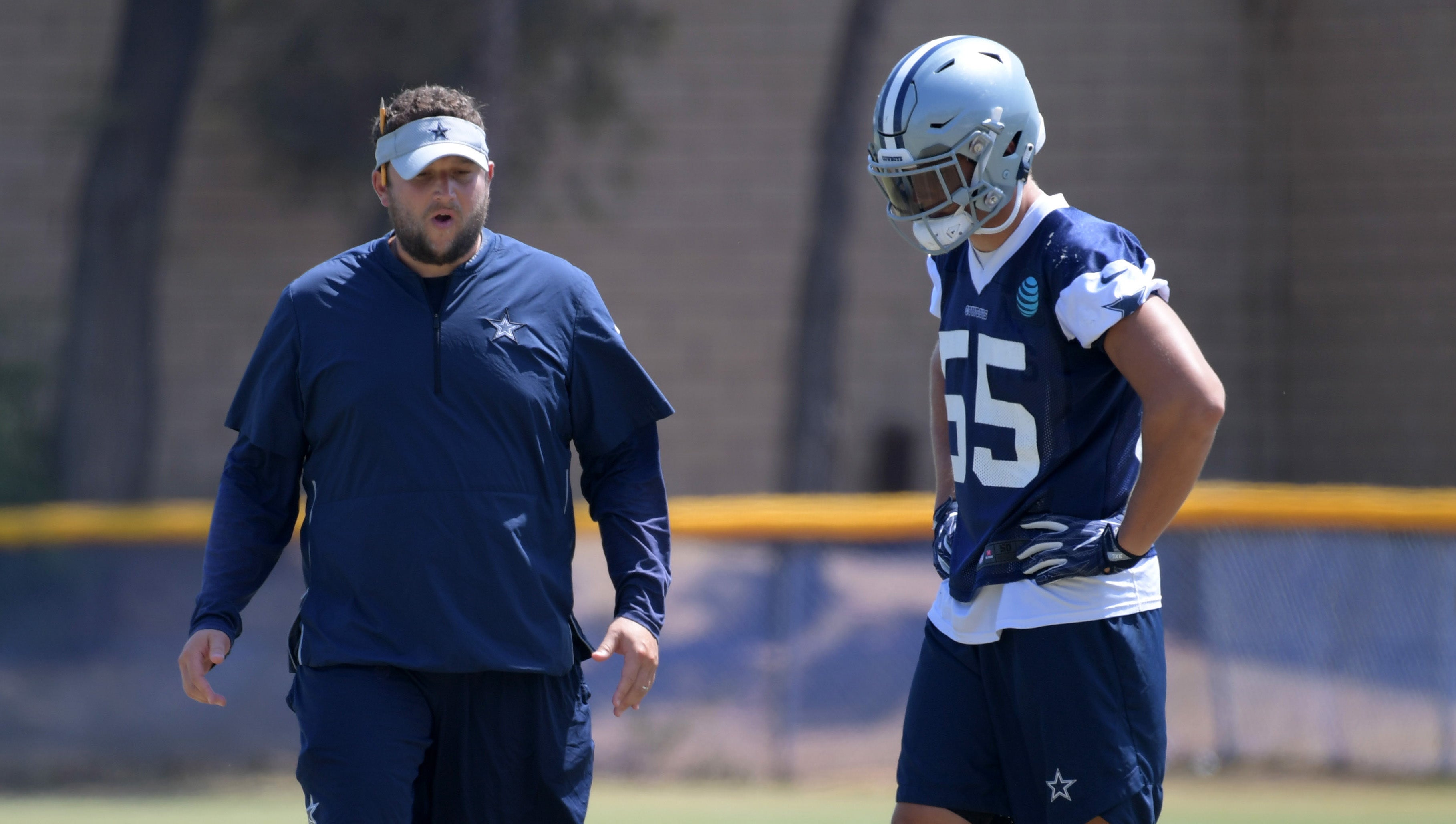 Oxnard, CA, USA: Dallas Cowboys linebacker Leighton Vander Esch (55) and linebackers coach Ben Bloom during training camp at River Ridge Fields. Kirby Lee-USA TODAY Sports