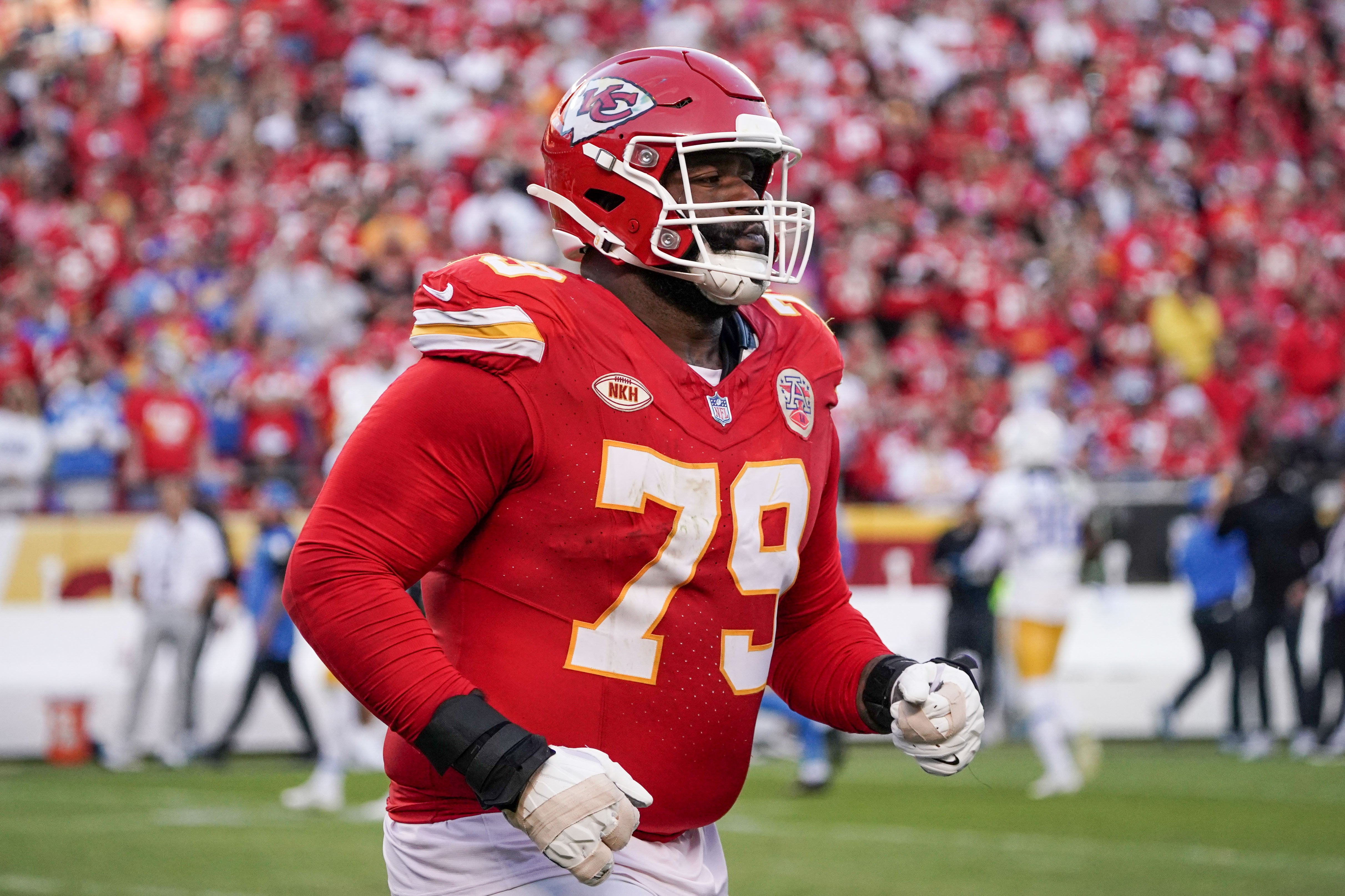 Kansas City Chiefs offensive tackle Donovan Smith (79) on field against the Los Angeles Chargers during the game at GEHA Field at Arrowhead Stadium. Denny Medley-USA TODAY Sports