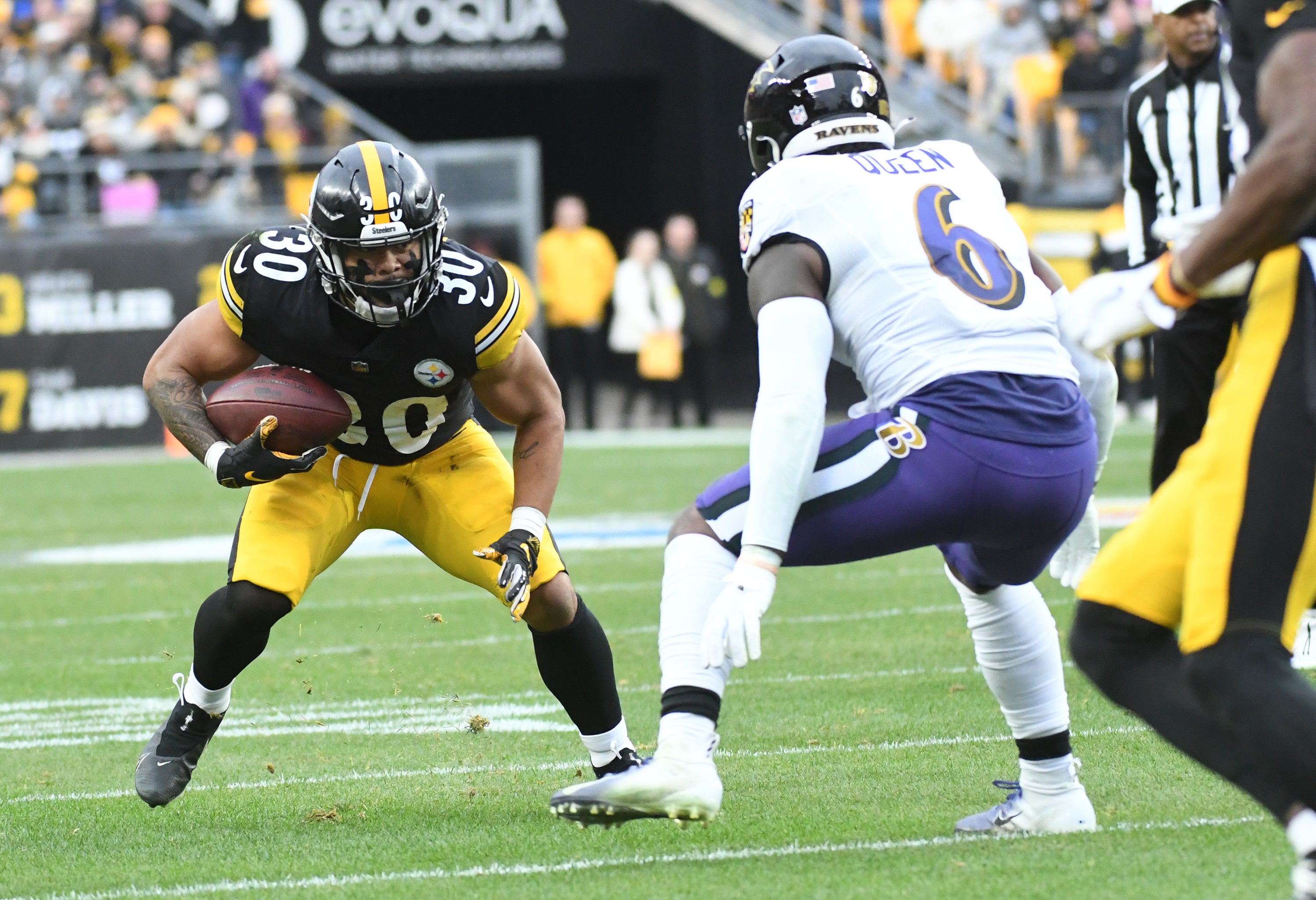 Dec 11, 2022; Pittsburgh, Pennsylvania, USA; Pittsburgh Steelers running back Jaylen Warren approaches Baltimore Ravens linebacker Patrick Queen (6) during the fourth quarter at Acrisure Stadium. The Steelers lost 16-14. Mandatory Credit: Philip G. Pavely-USA TODAY Sports  