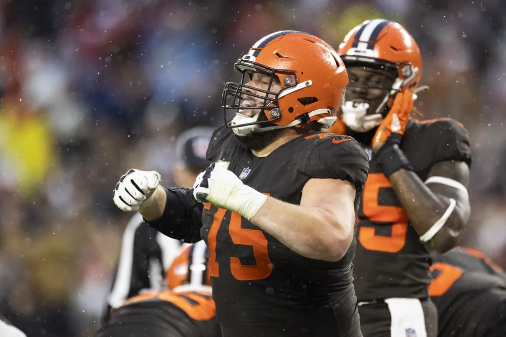Cleveland Browns guard Joel Bitonio (75) celebrates the team s overtime win against the Tampa Bay Buccaneers at FirstEnergy Stadium.