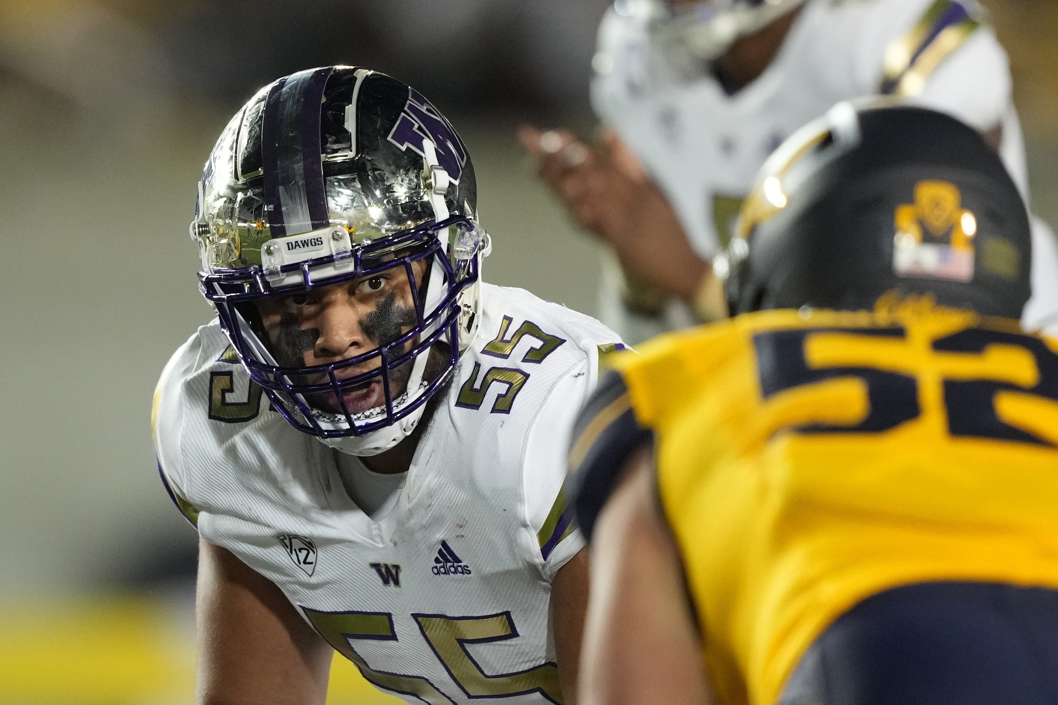 Oct 22, 2022; Berkeley, California, USA; Washington Huskies offensive lineman Troy Fautanu (55) prepares to block California Golden Bears linebacker Braxten Croteau (52) during the third quarter at FTX Field at California Memorial Stadium.