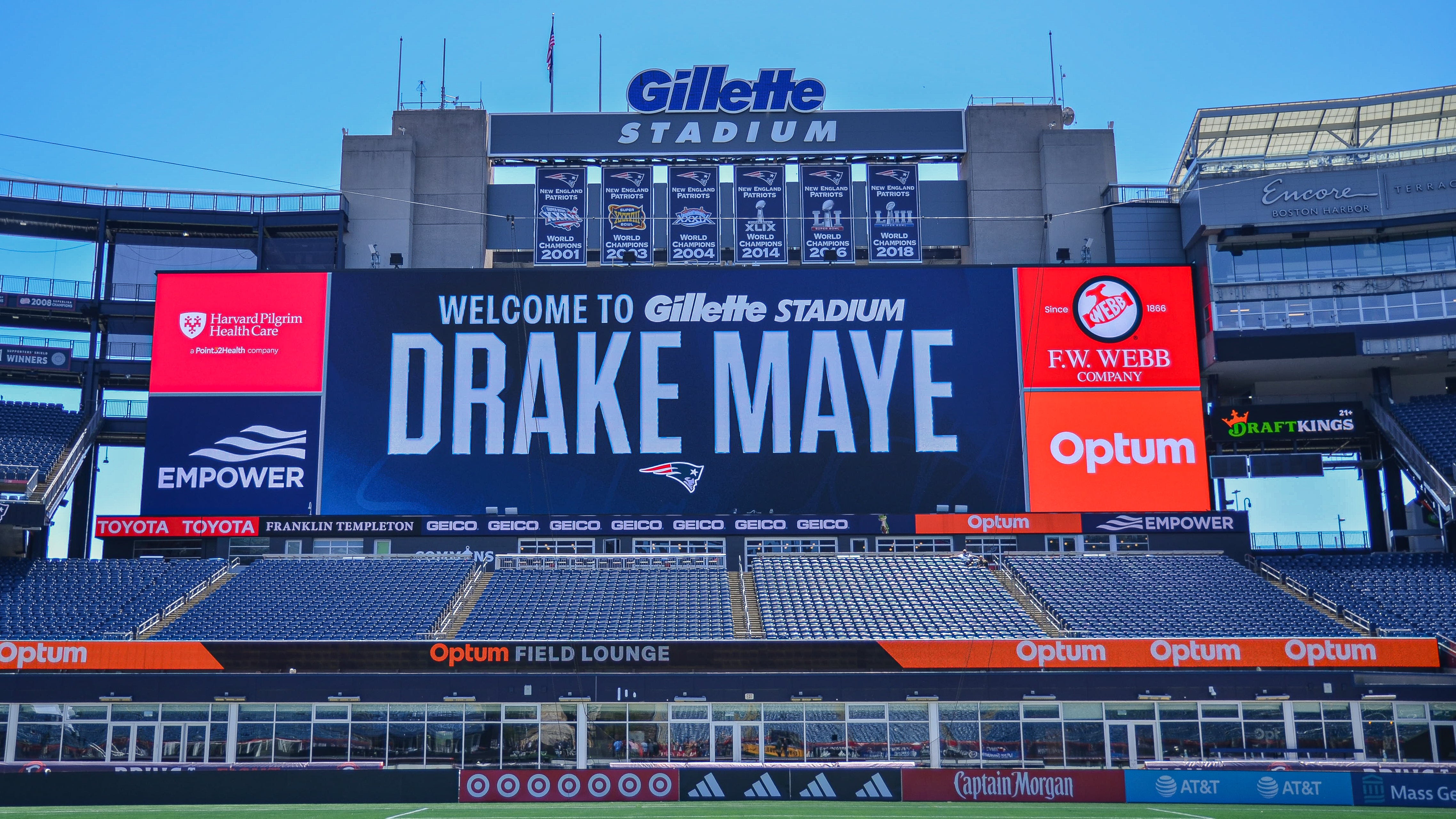 Drake Maye is welcomed to Gillette Stadium with a message on the Jumbotron | Friday, April 26