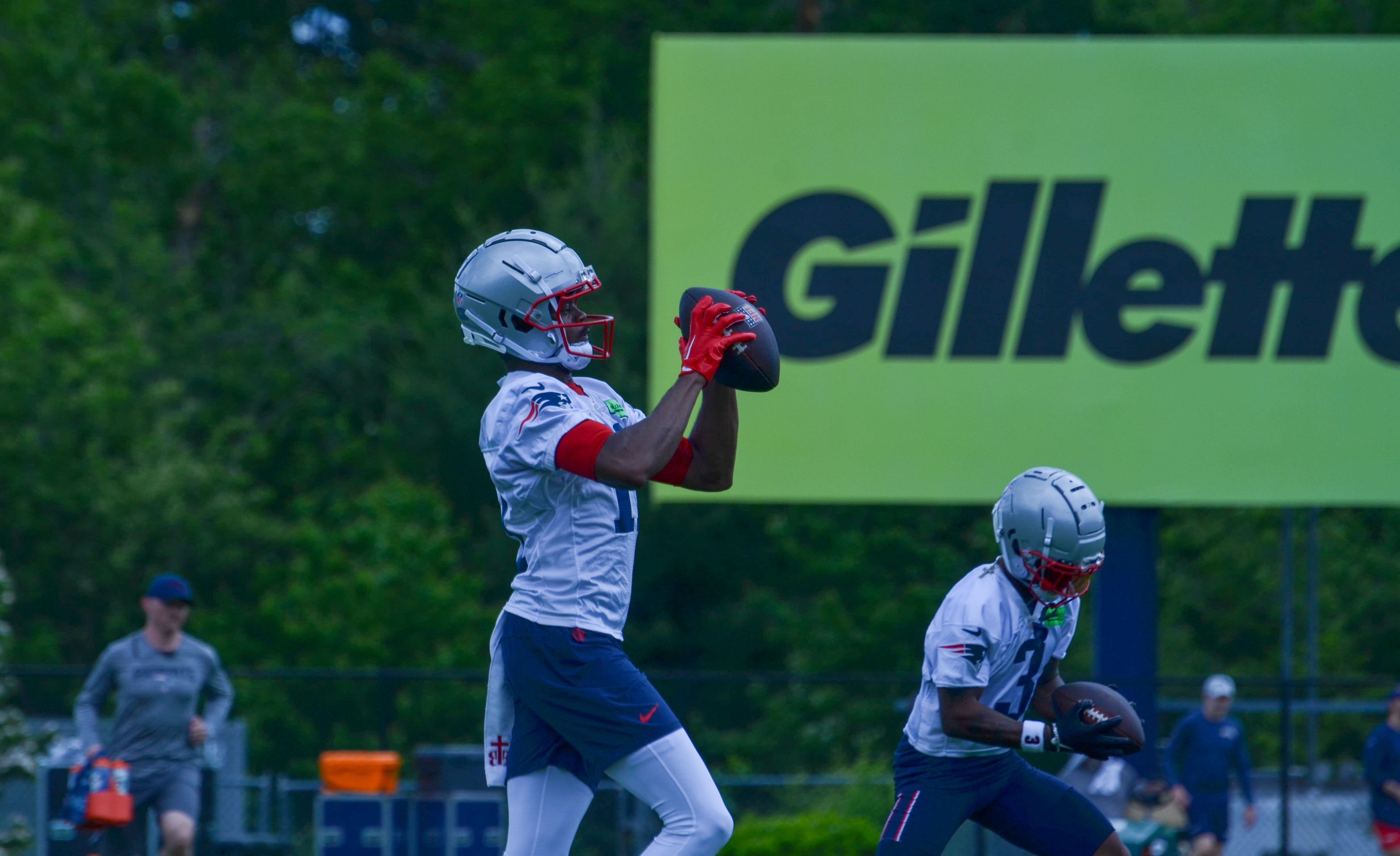 Patriots WR Tyquan Thornton catches the ball during OTAs - May 29, 2024