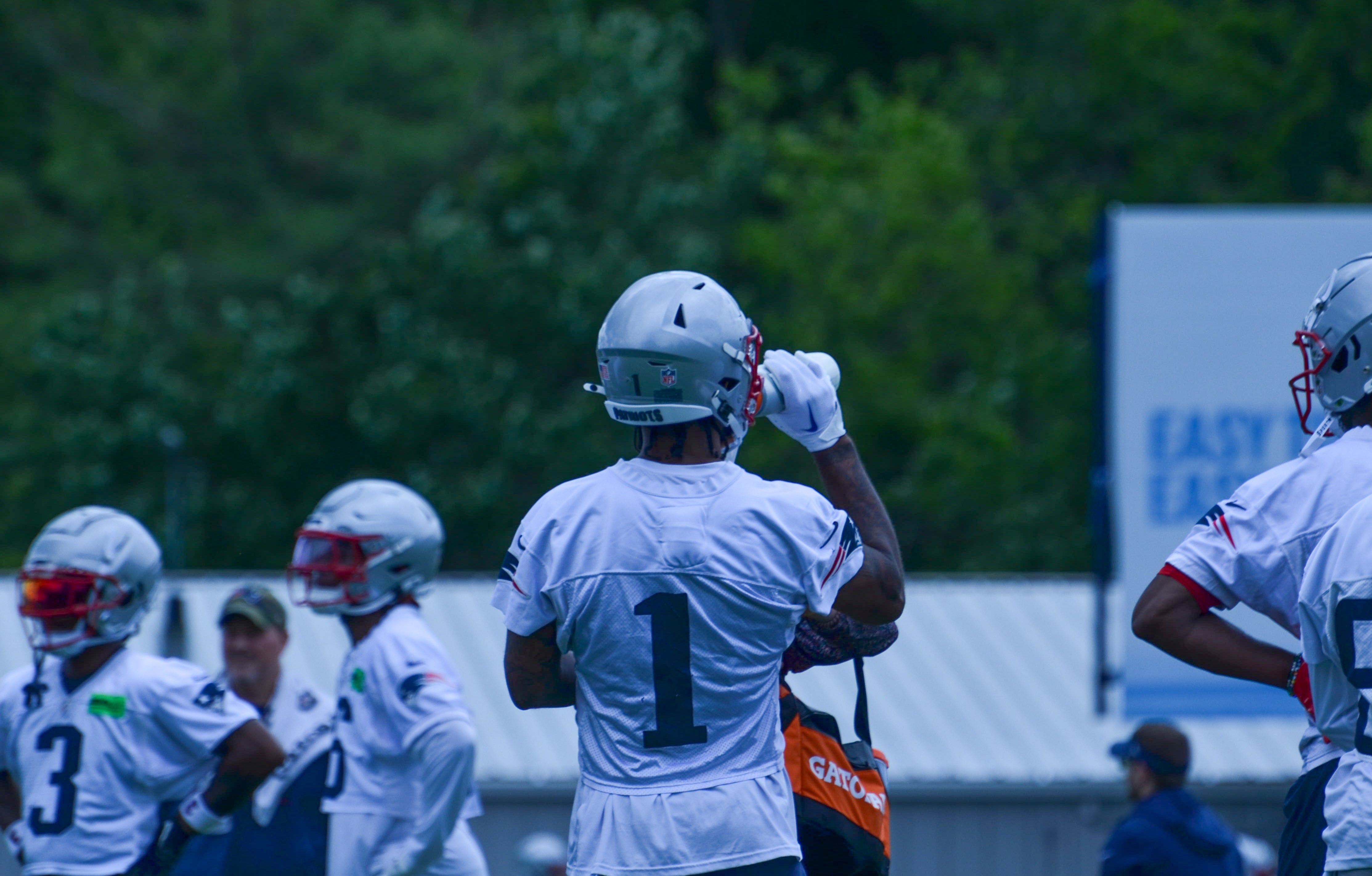 Patriots WR Ja'Lynn Polk drinks some water in between drills at OTAs - May 29, 2024