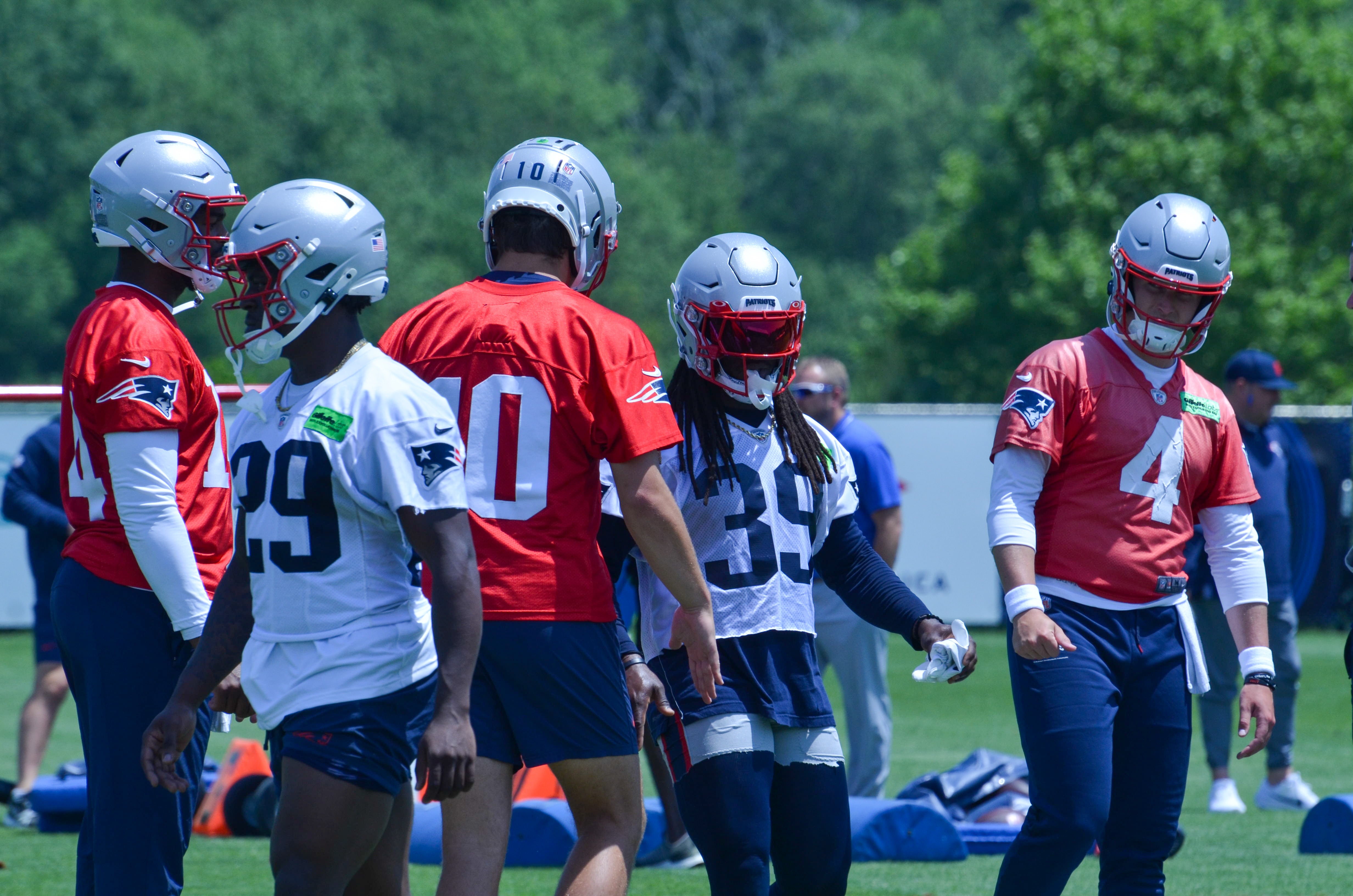 Patriots QBs and RBs at OTAs - June 4, 2024