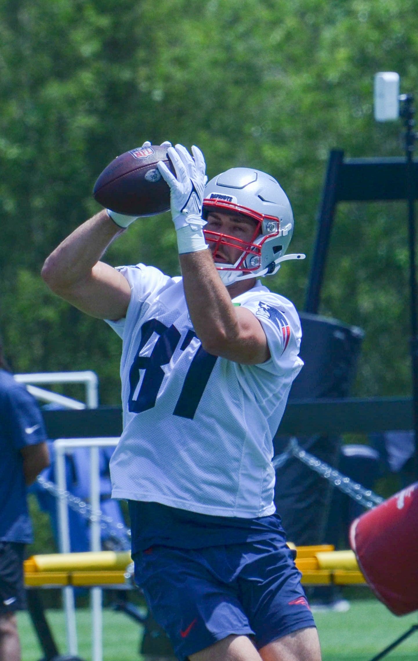 Patriots TE Mitchell Wilcox makes a catch during a drill at Tuesday's OTAs - June 4, 2024
