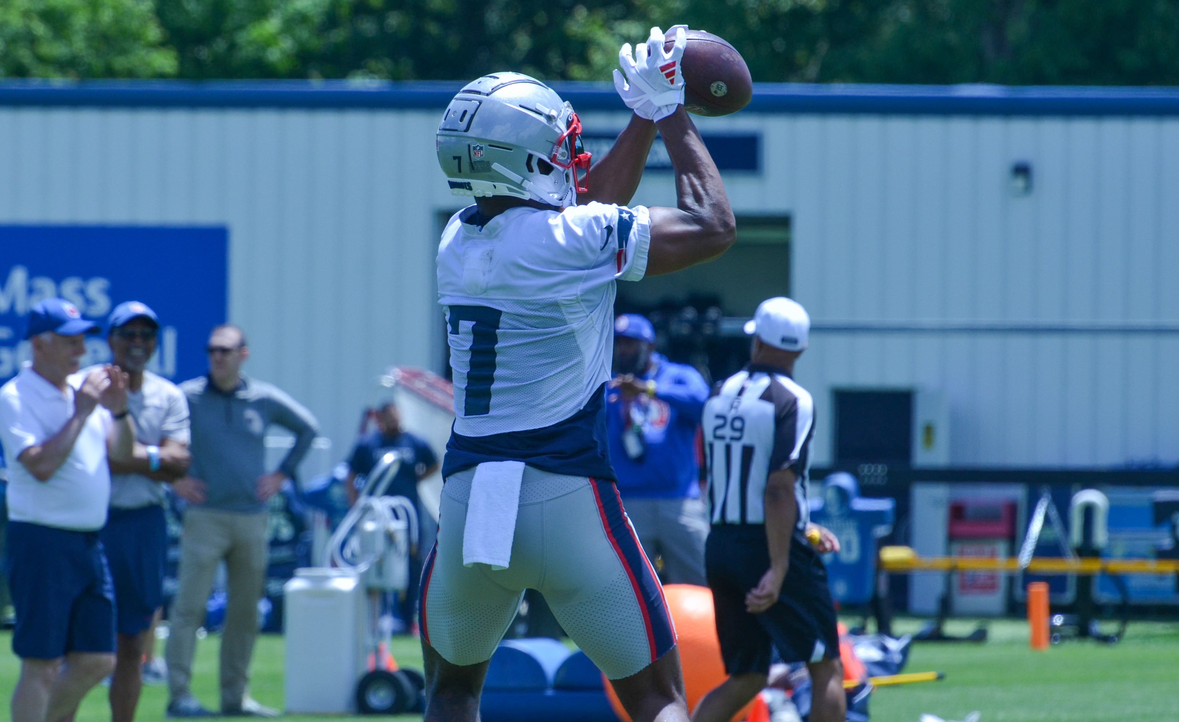Patriots WR JuJu Smith-Schuster makes a catch at the first day of Mandatory Minicamp at Gillette Stadium - June 10, 2024