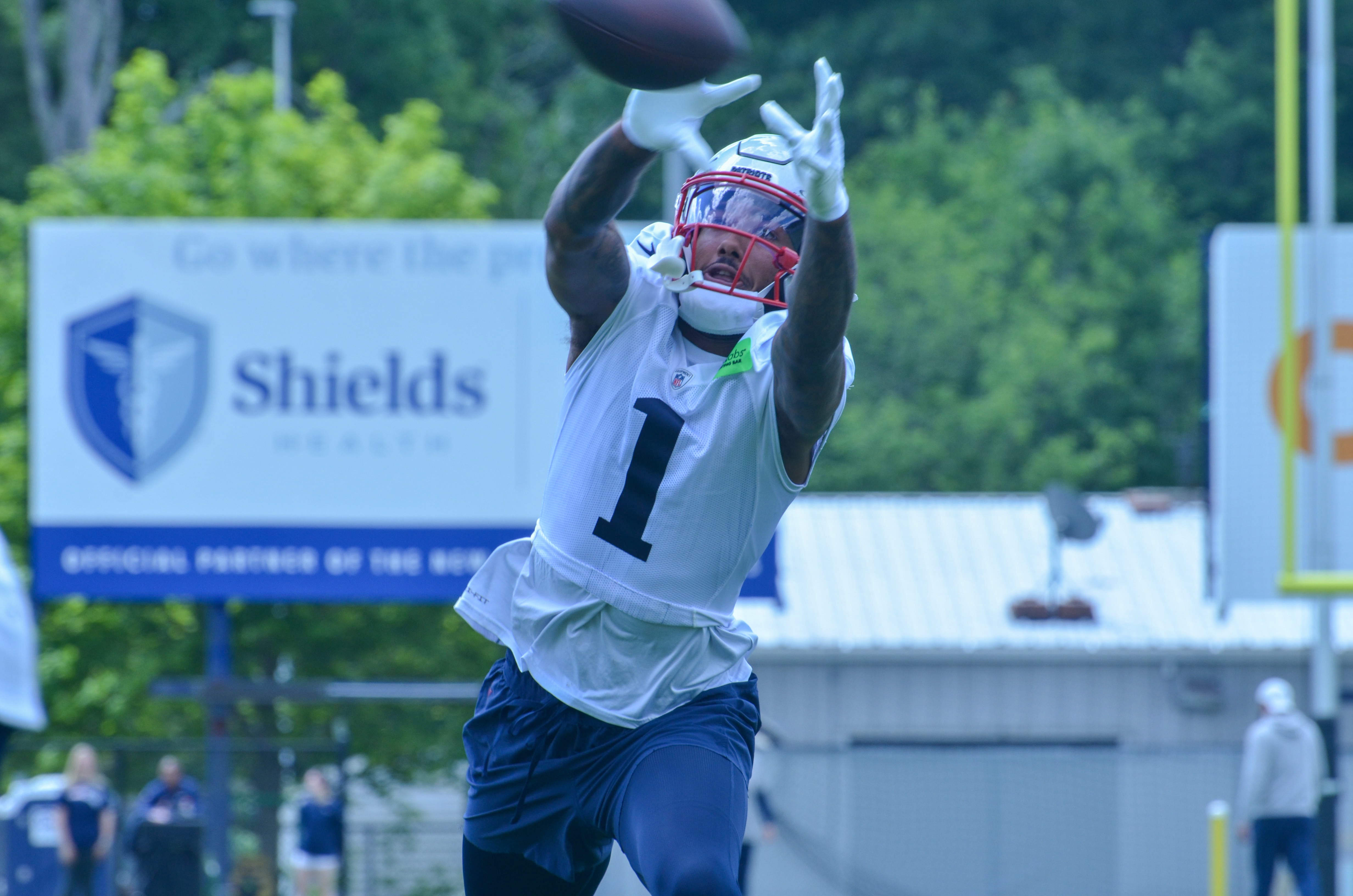 Patriots WR Ja'Lynn Polk reaches to make a catch at the team's final day of mandatory minicamp - June 12, 2024