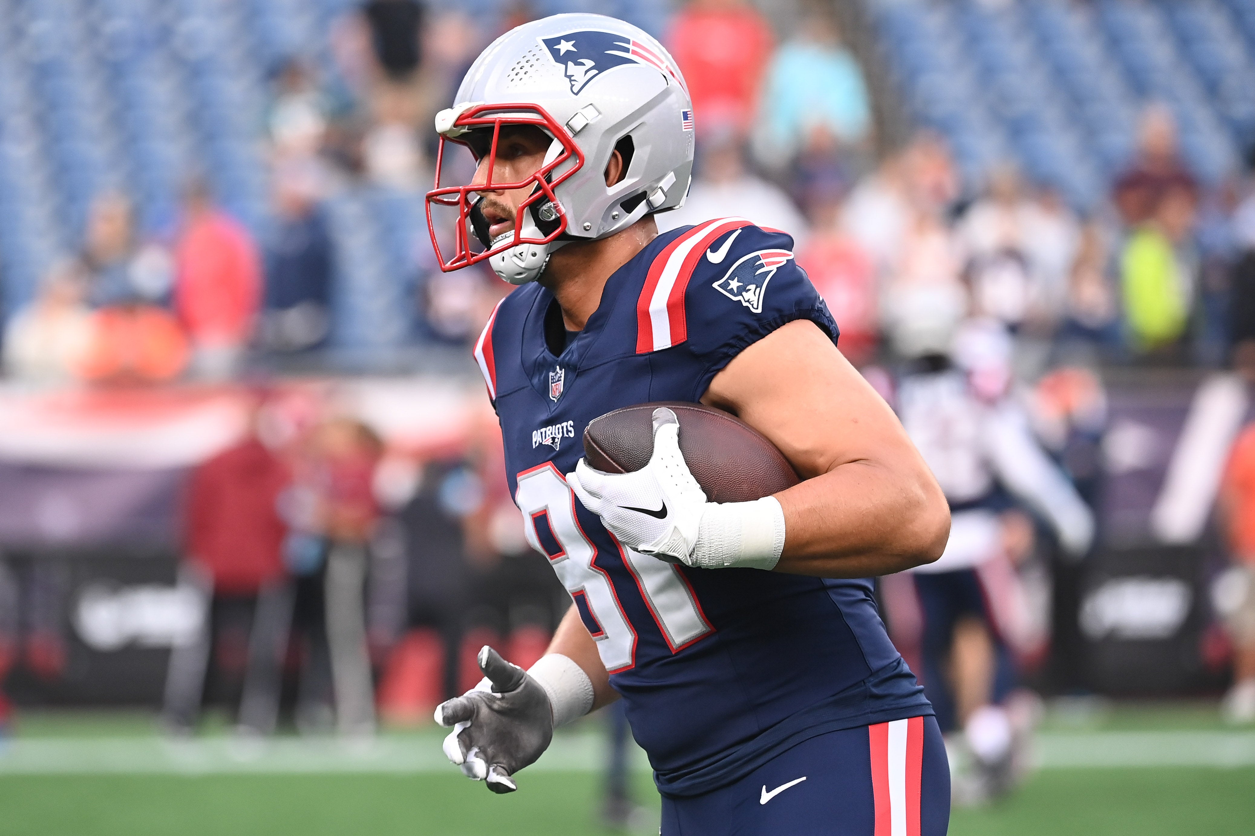 Aug 15, 2024; Foxborough, MA, USA; New England Patriots tight end Austin Hooper (81) warms up before a game against the Philadelphia Eagles at Gillette Stadium. 