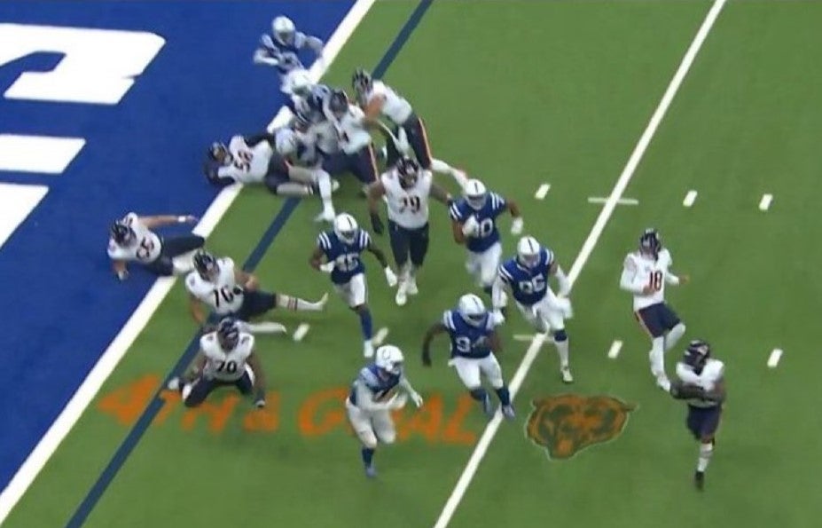 Chicago Bears fail a fourth down conversion against the Indianapolis Colts in Week 3.