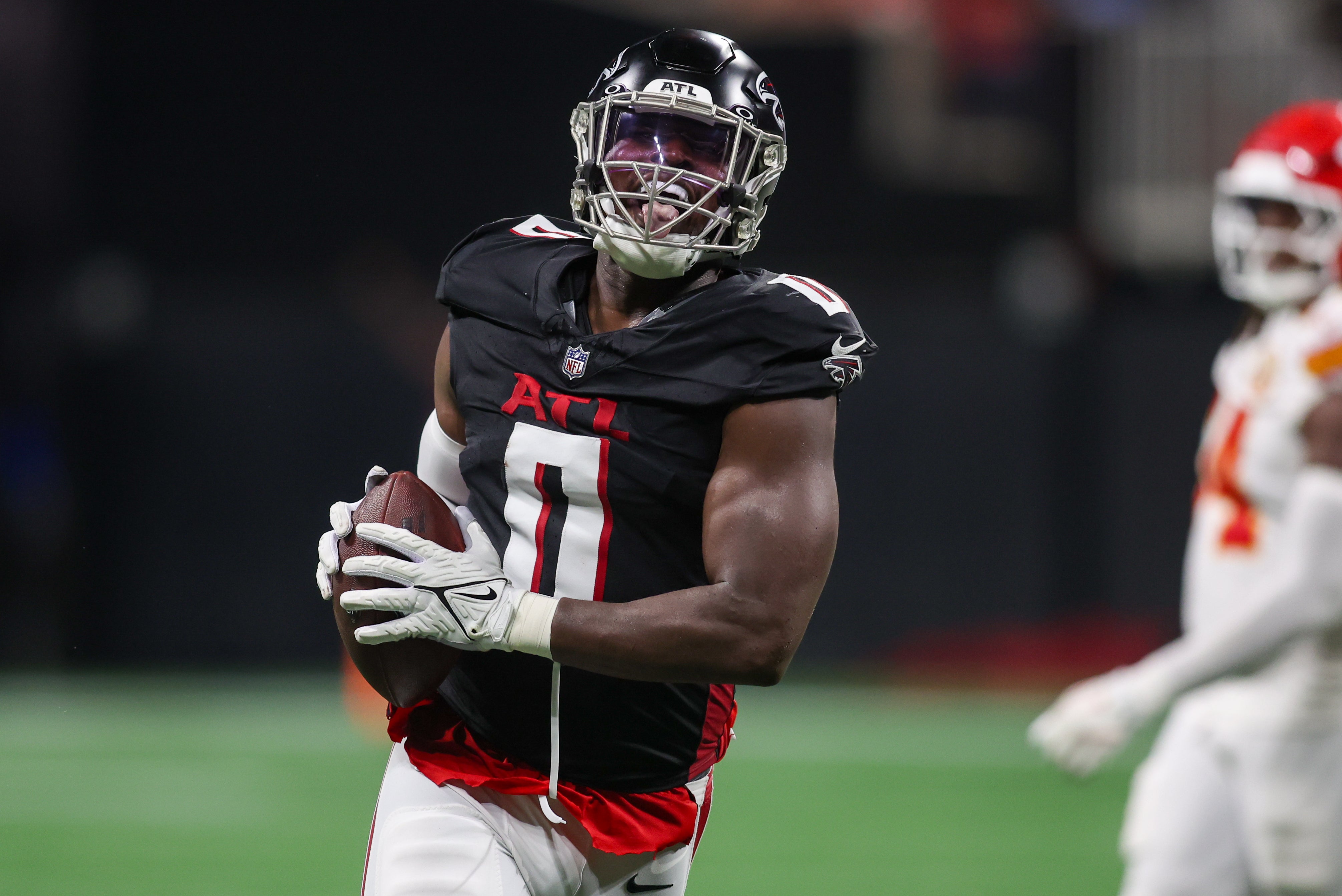 Sep 22, 2024; Atlanta, Georgia, USA; Atlanta Falcons linebacker Lorenzo Carter (0) celebrates after a defensive stop against the Kansas City Chiefs in the fourth quarter at Mercedes-Benz Stadium.