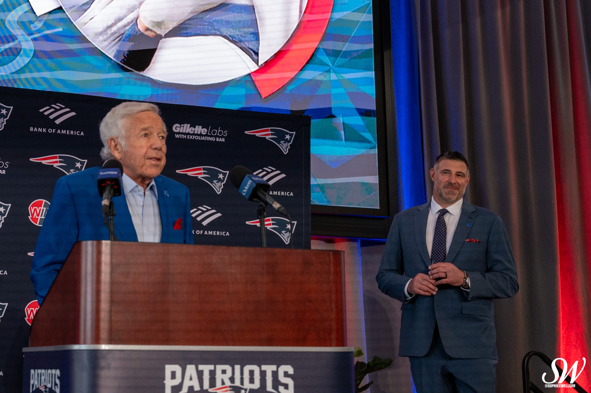 New England Patriots owner Robert Kraft introduces the new head coach Mike Vrabel during Introductory Press Conference