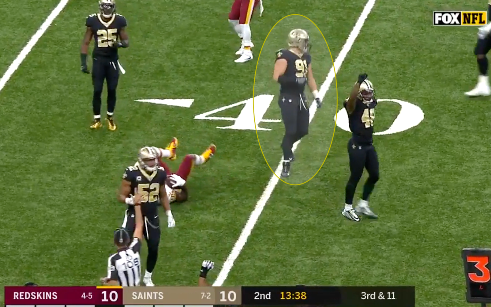 Trey Hendrickson wearing gloves during Week 11 of the 2017 NFL regular season.