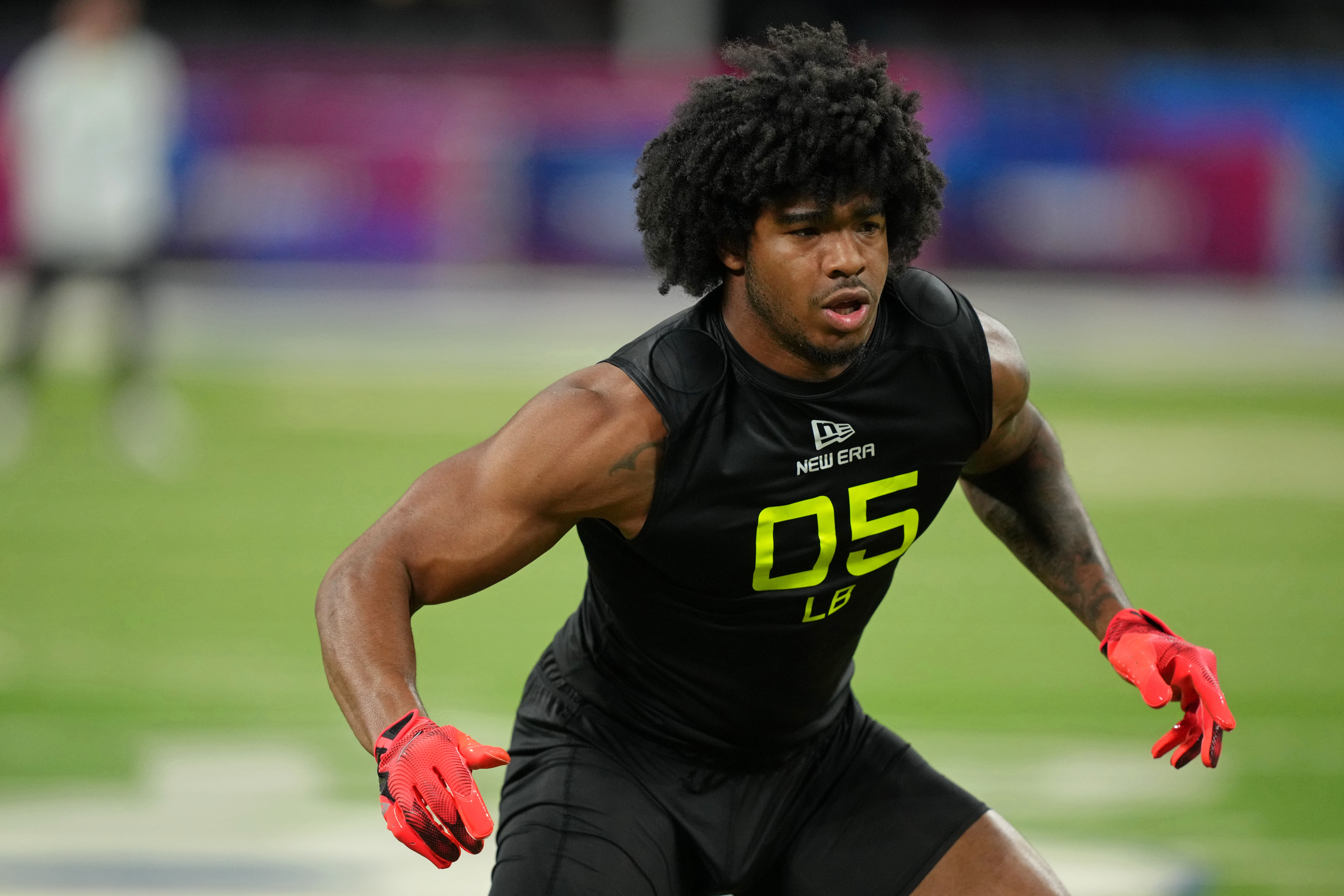 Feb 27, 2025; Indianapolis, IN, USA; Alabama linebacker Jihaad Campbell (LB05) participates in drills during the 2025 NFL Combine at Lucas Oil Stadium.